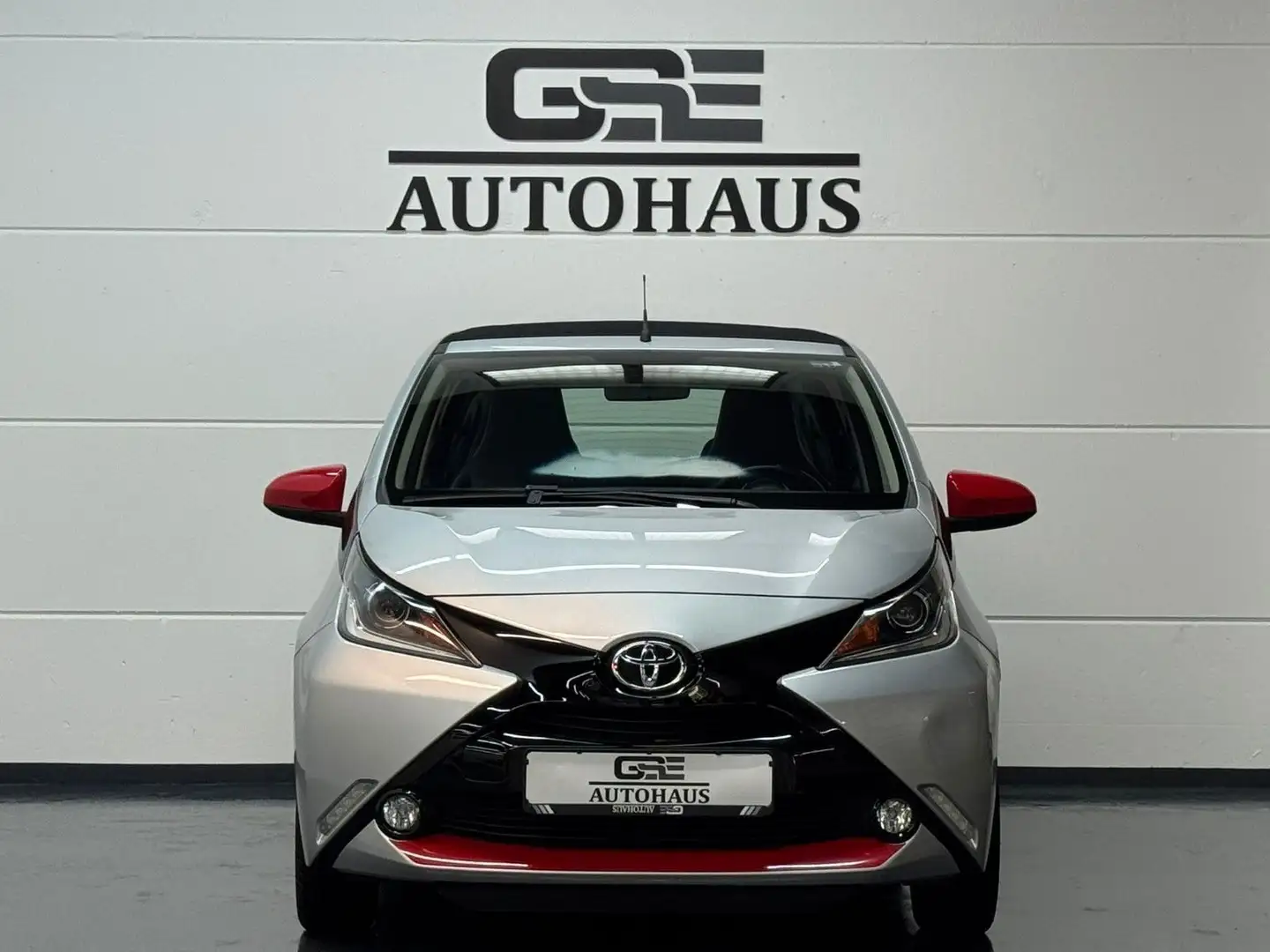 Toyota Aygo (X) Silber - 2