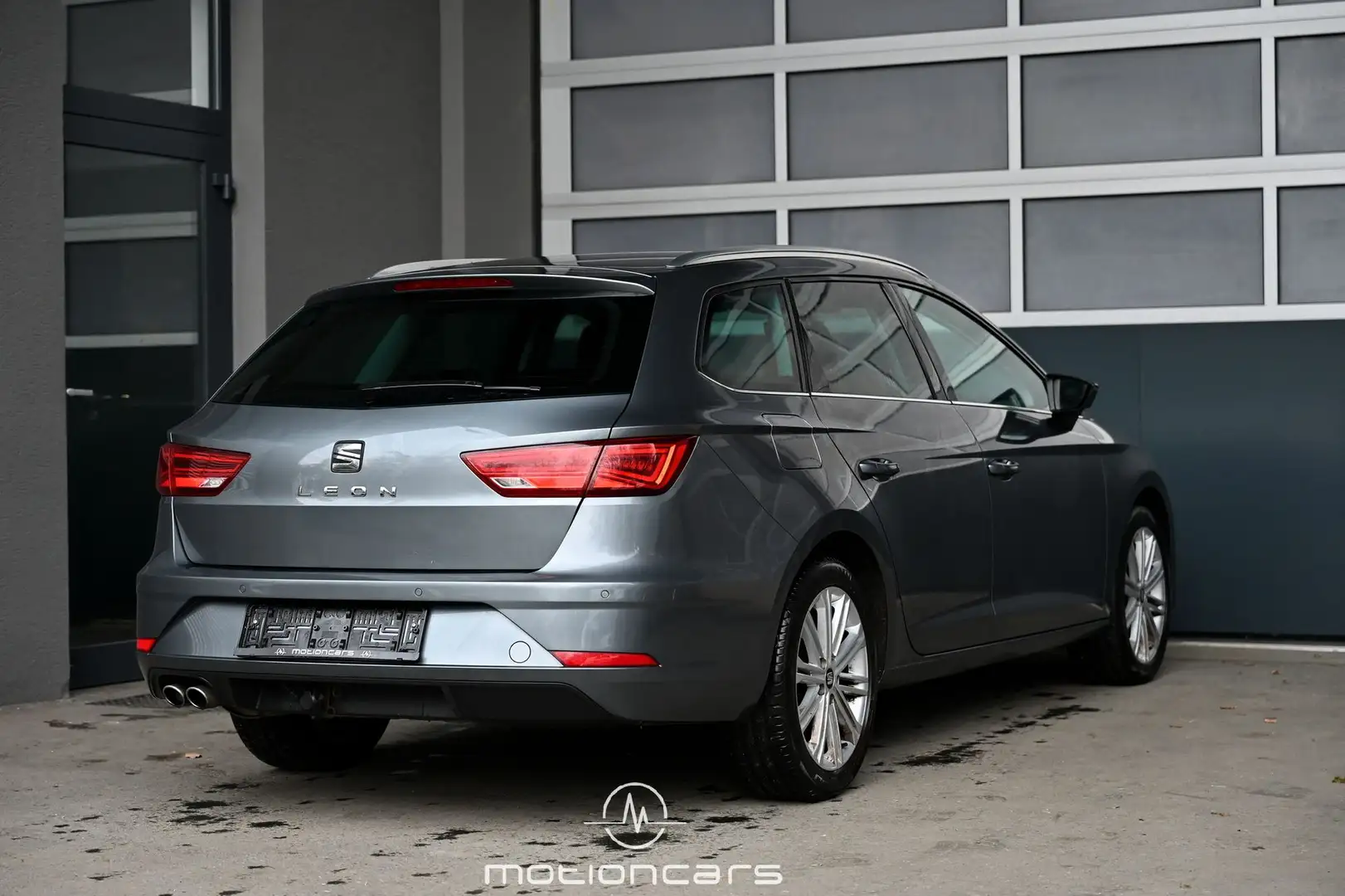 SEAT Leon 2.0 TDI Xcellence Pickerl NEU Silber - 2