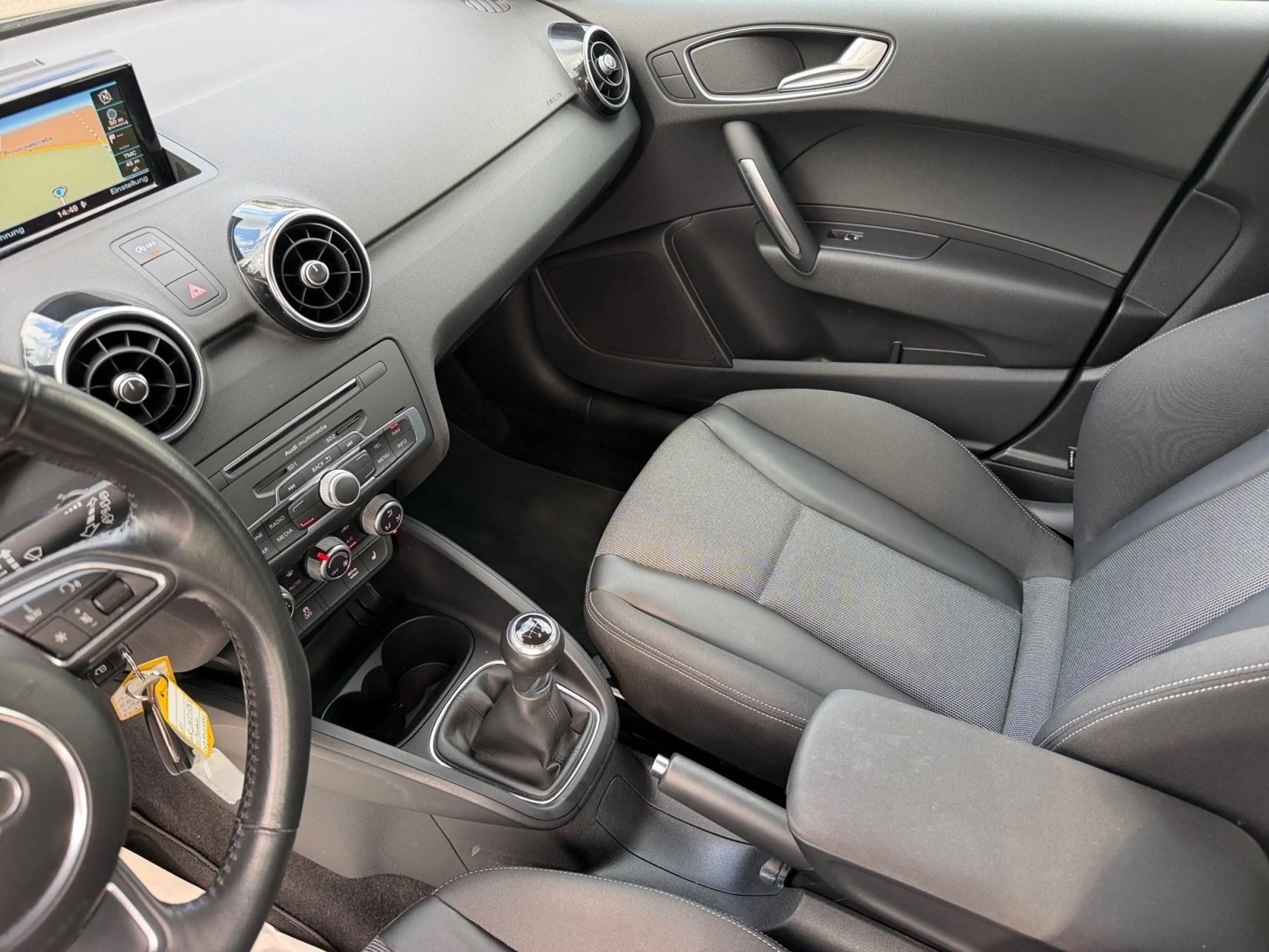 Audi A1 Sportback sport Navi Sitzheizung PDC — photo 13