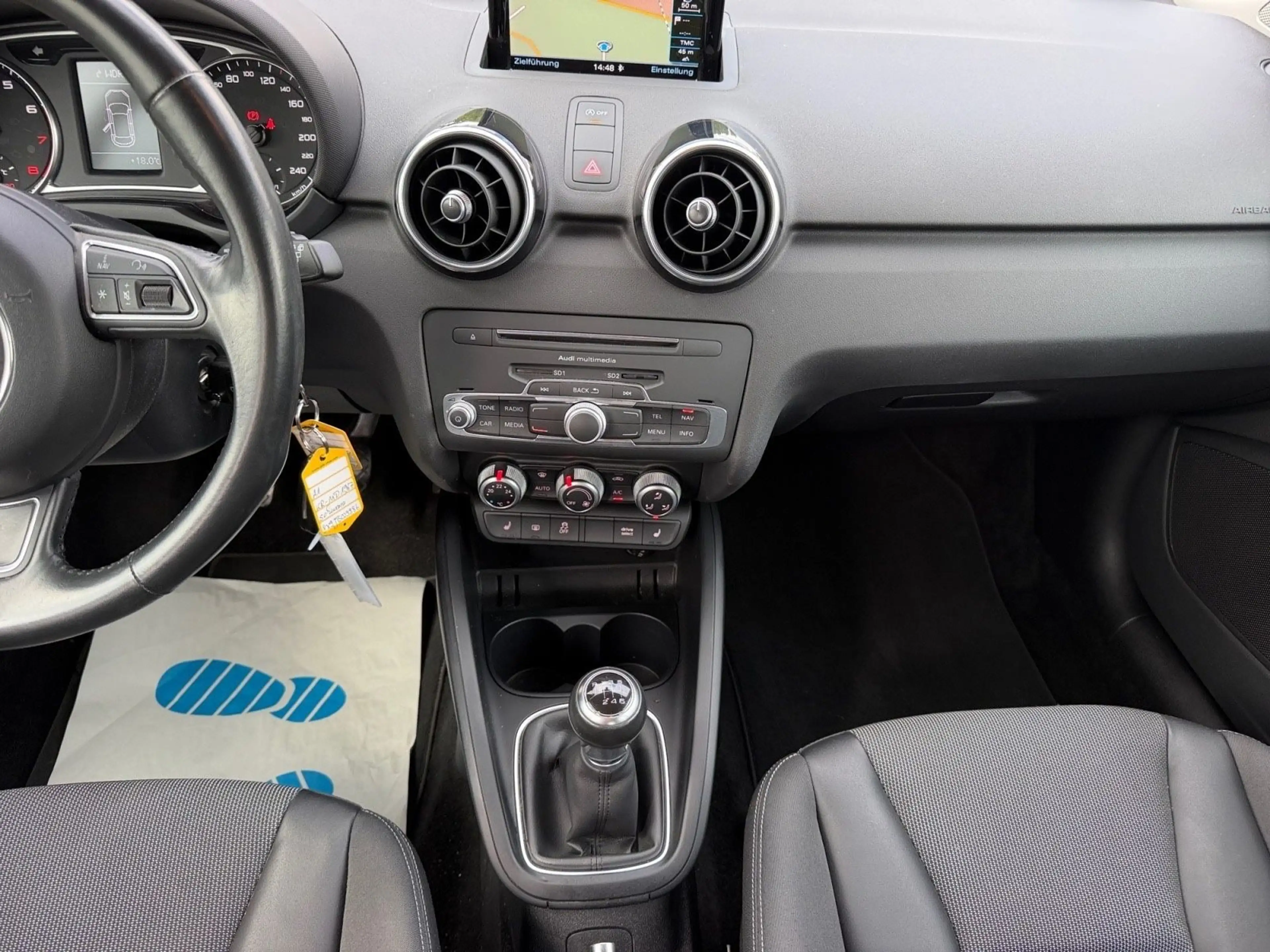 Audi A1 Sportback sport Navi Sitzheizung PDC — photo 10