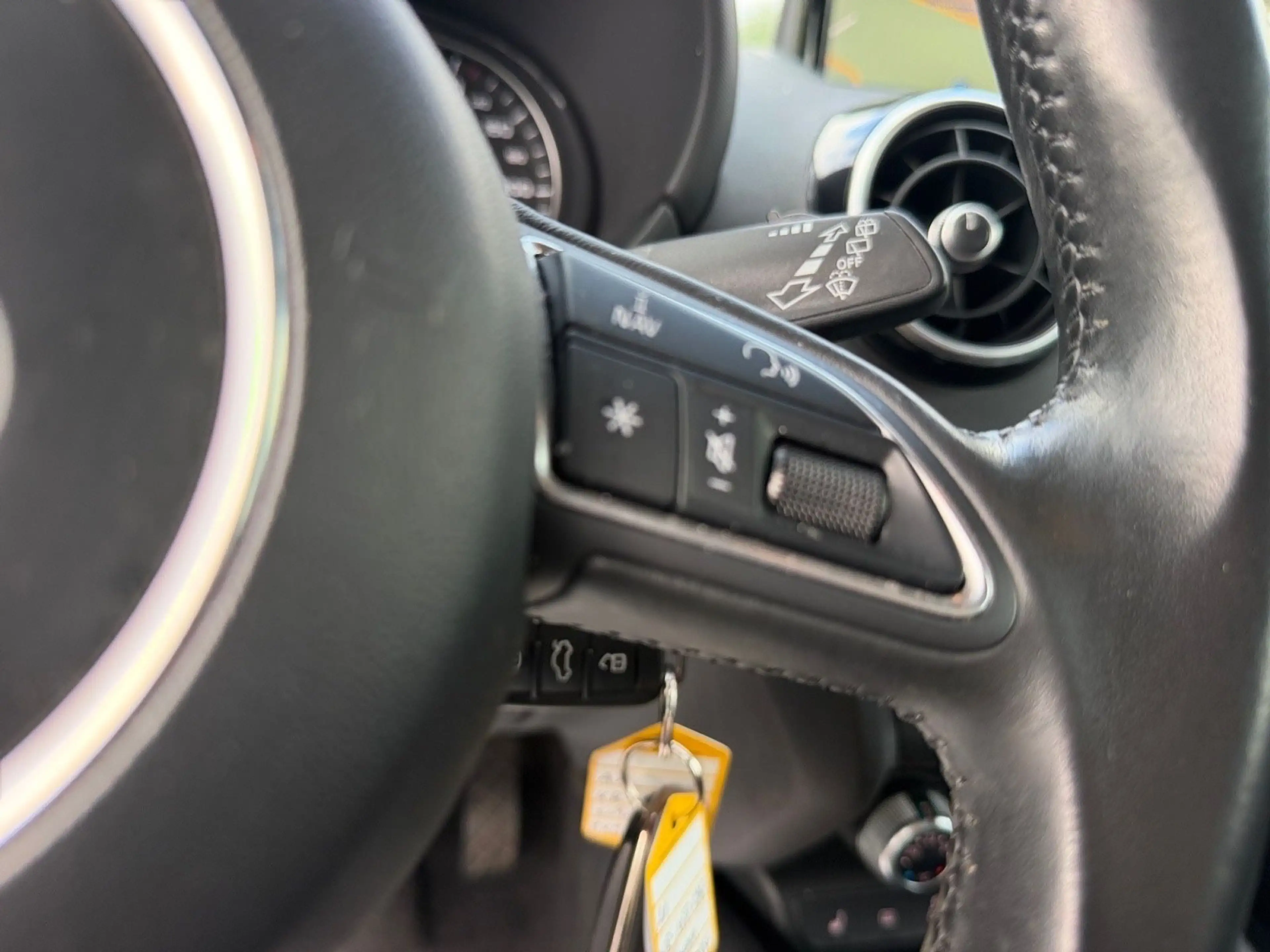 Audi A1 Sportback sport Navi Sitzheizung PDC — photo 15