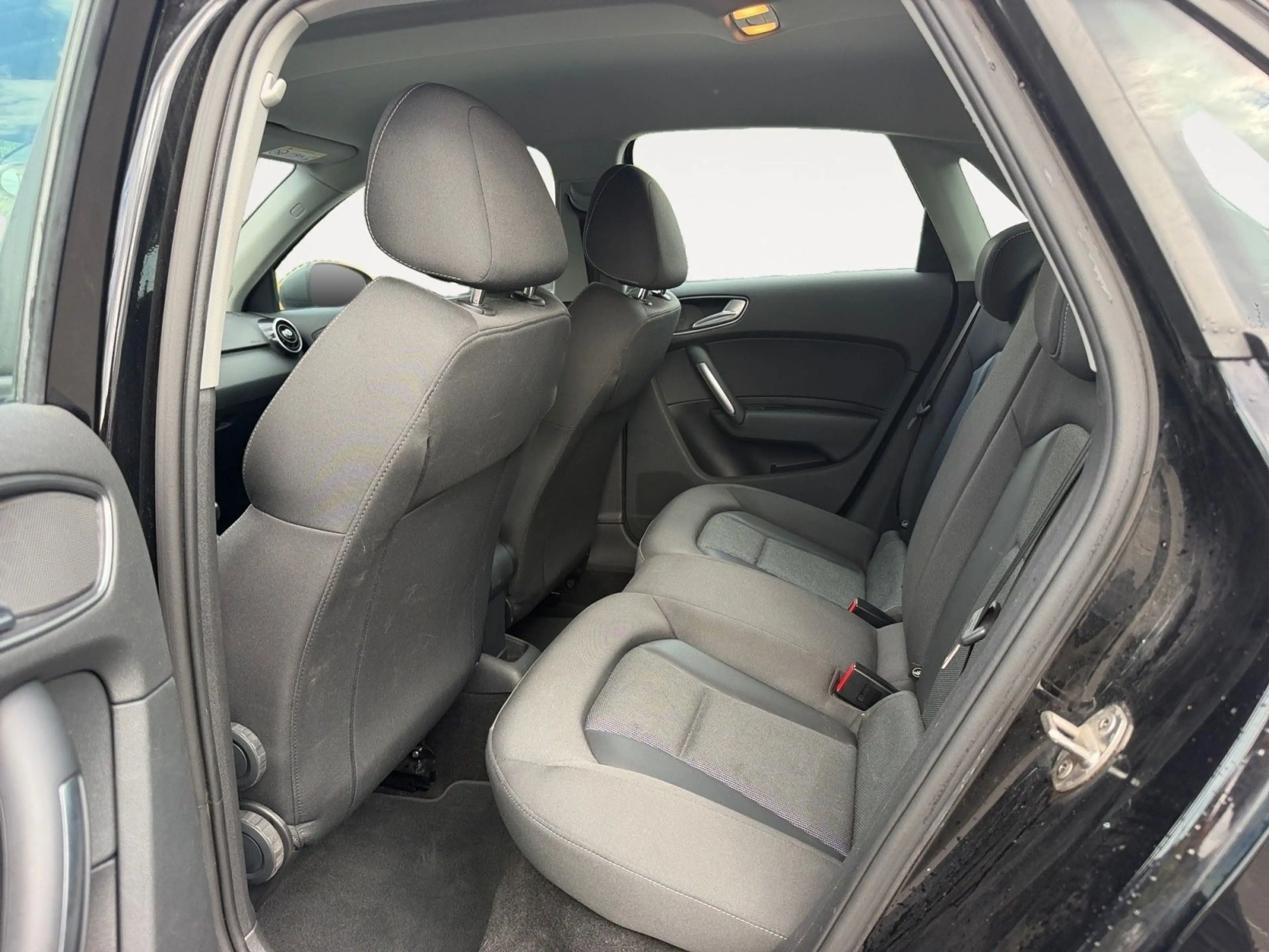 Audi A1 Sportback sport Navi Sitzheizung PDC — photo 11