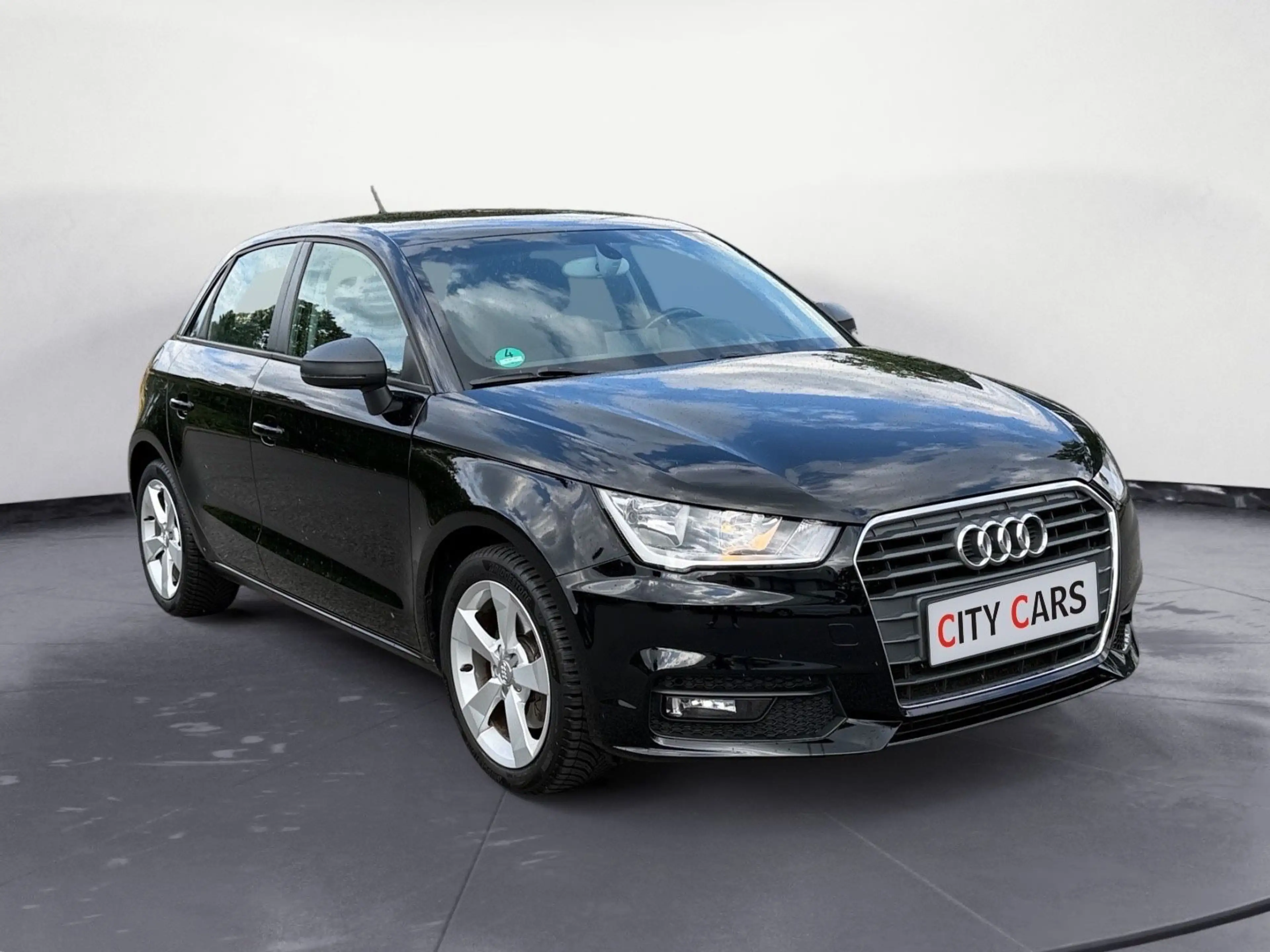 Audi A1 Sportback sport Navi Sitzheizung PDC — photo 2