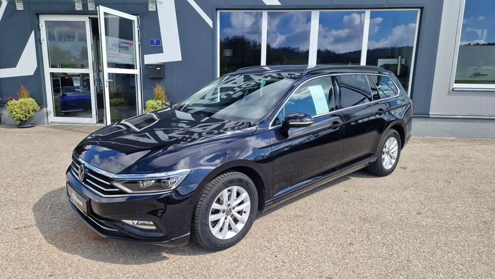 Volkswagen Passat Variant Business 2,0 SCR TDI DSG Schwarz - 2