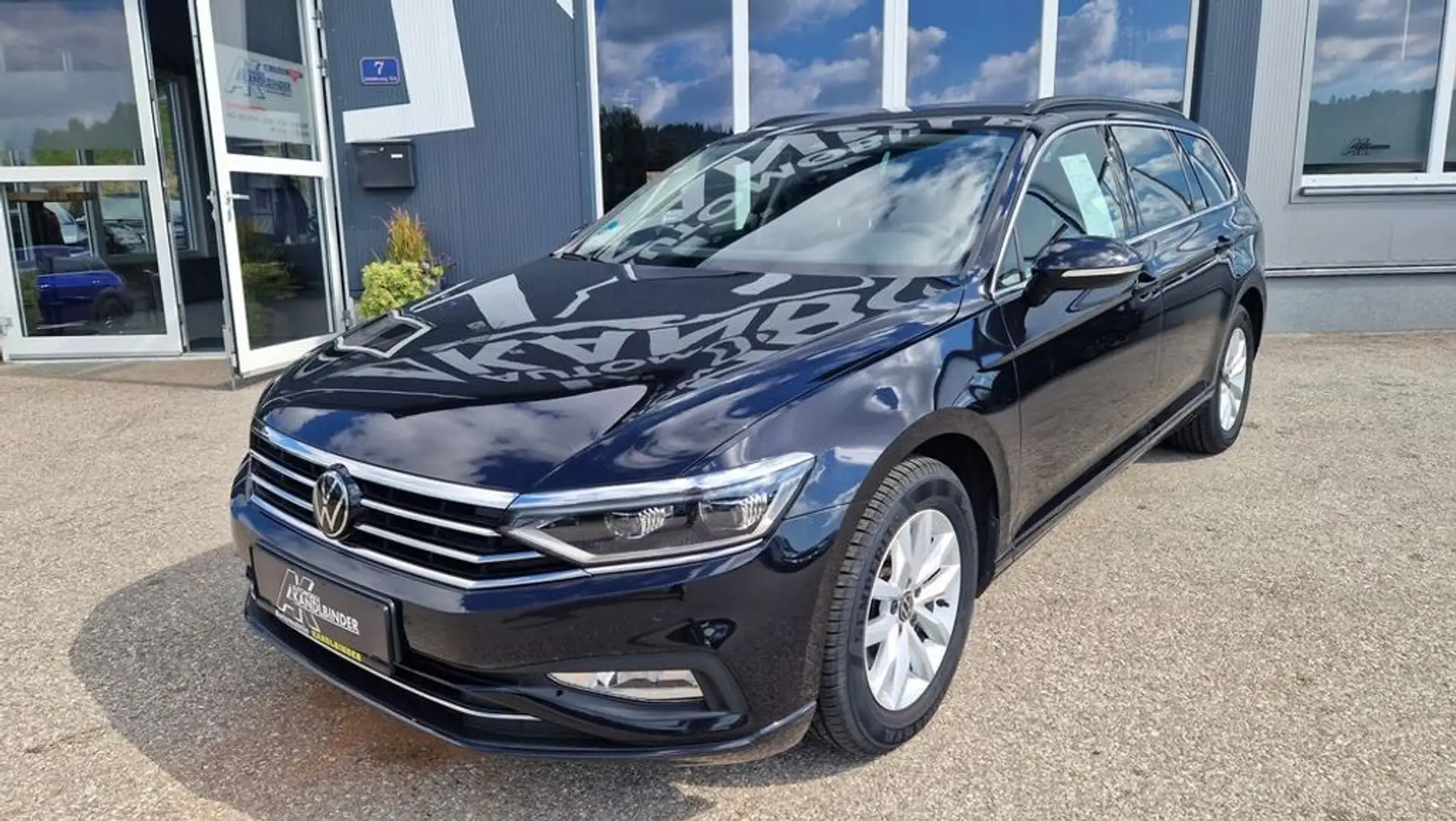 Volkswagen Passat Variant Business 2,0 SCR TDI DSG Schwarz - 1