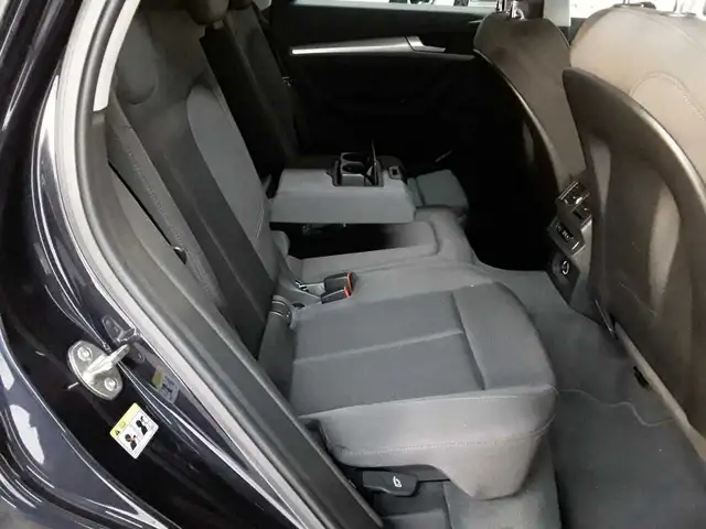 Audi Q5 view 14