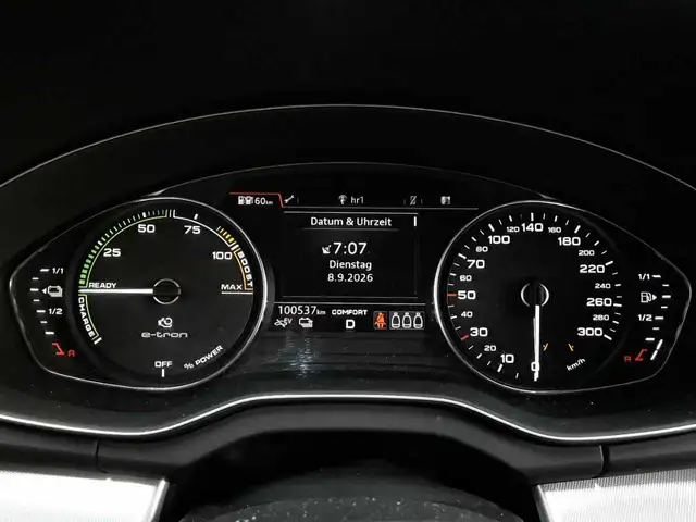 Audi Q5 view 11
