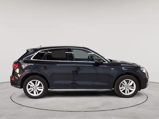 Audi Q5 view 3