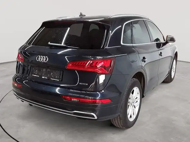 Audi Q5 view 4