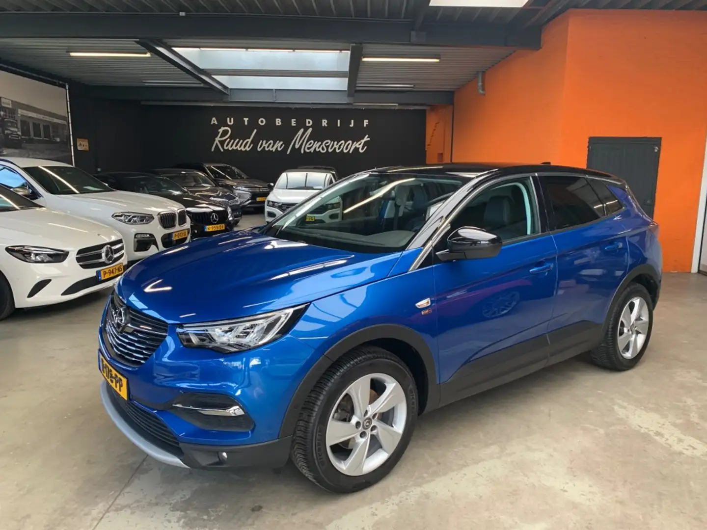 Opel Grandland X 1.2 TURBO EDITIE. 2020 / Zwart dak / Sportstoelen Blauw - 1