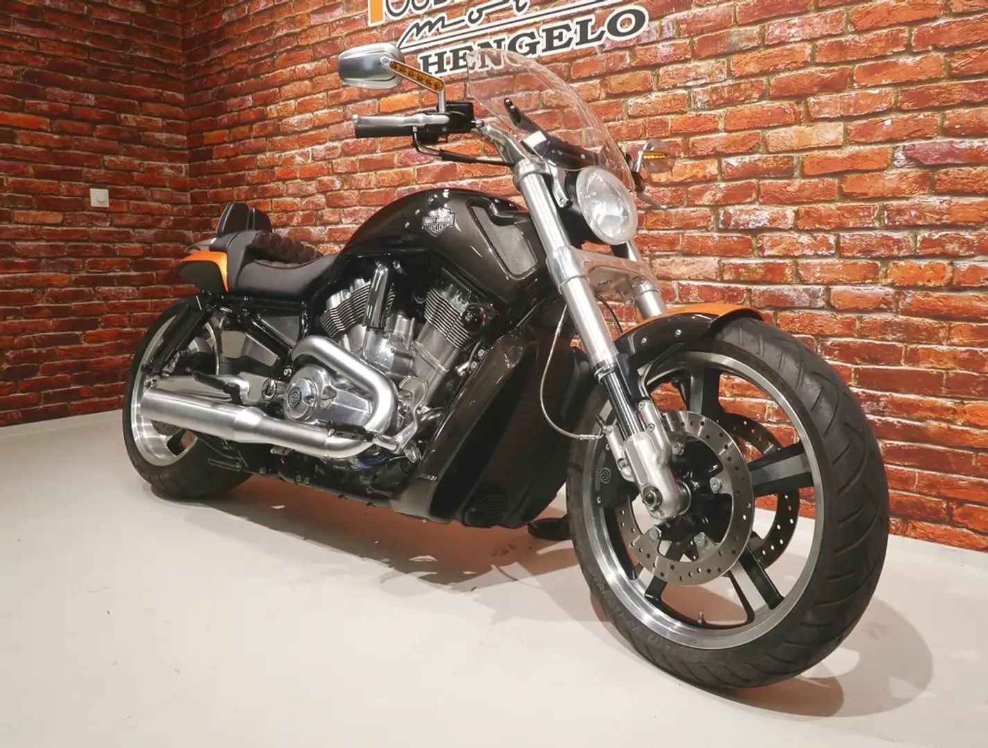 Harley-Davidson VRSCF Muscle 1250 Arancione - 2