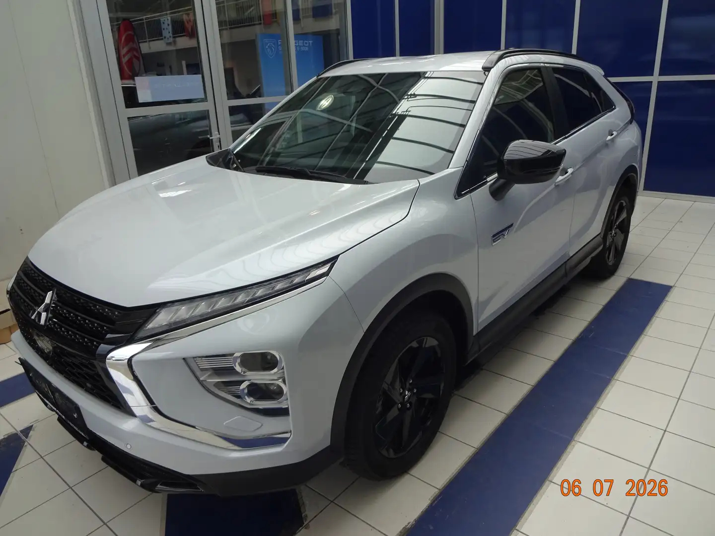 Mitsubishi Eclipse Cross Allrad Hybrid 2.4 PHEV 45 Jahre Edition CVT Aut. Weiß - 2