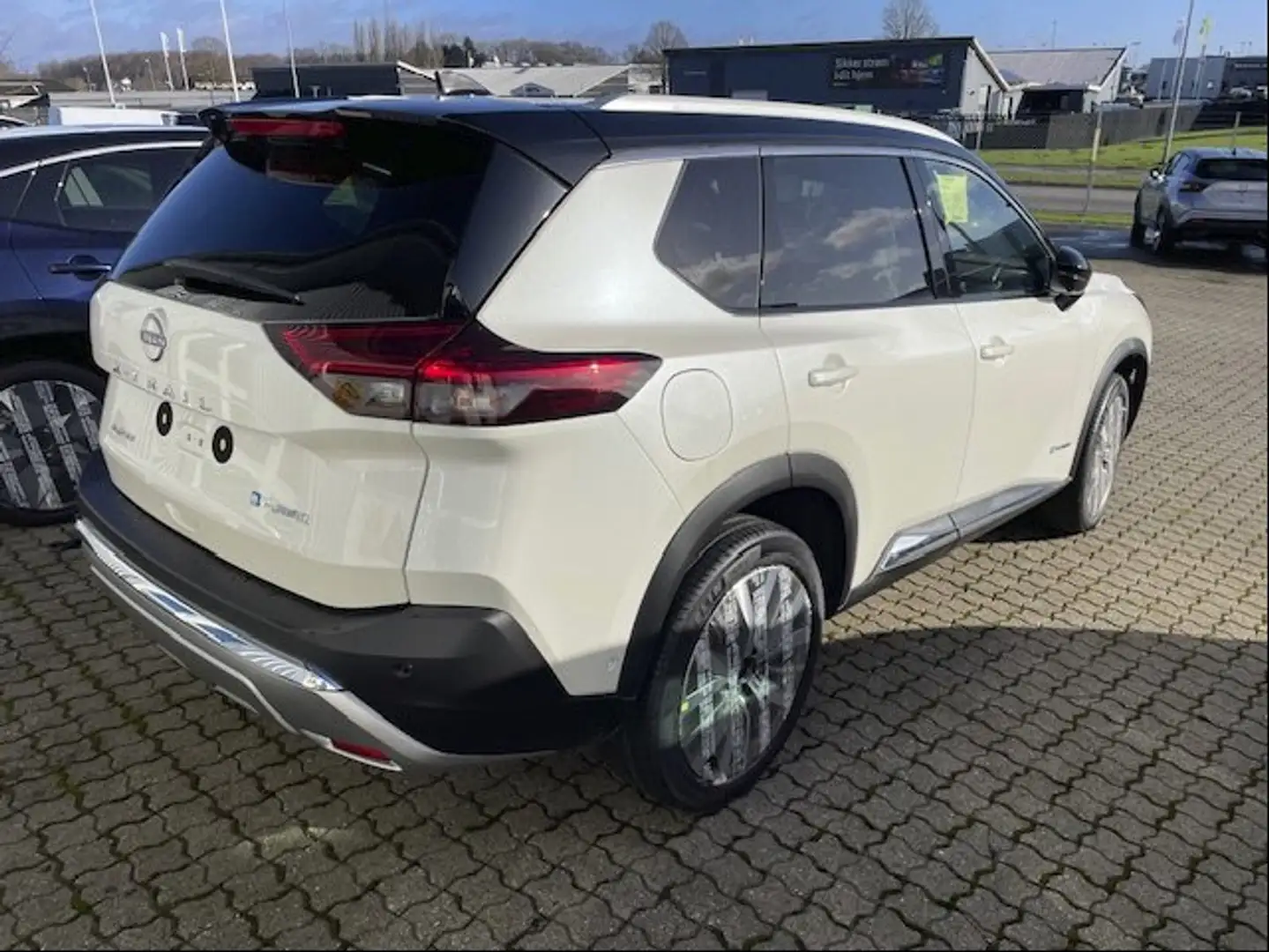 Nissan X-Trail 1.5 VC-T e-4ORCE e-Power TEKNA+ Vollausst. ..LAGER Biały - 2