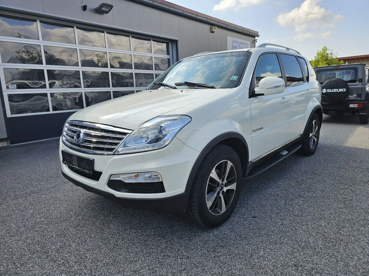 SsangYong Rexton Executive 4WD Automatik*Leder*Navi*AHK* Weiß - 1