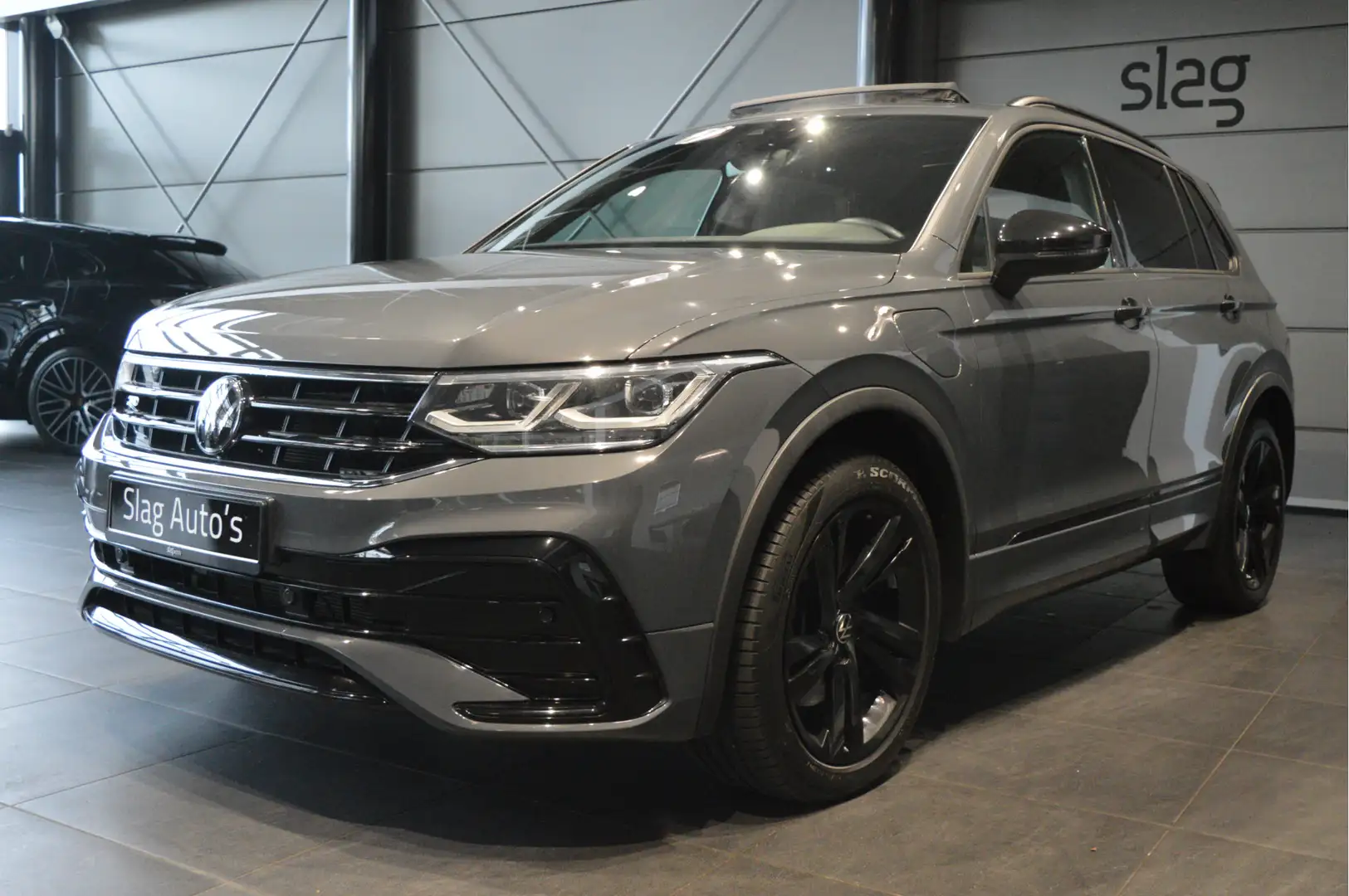 Volkswagen Tiguan 1.4 TSI eHybrid 3X R-LINE Black Style pano trekhaa Grijs - 2