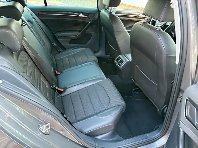 Volkswagen Golf view 11