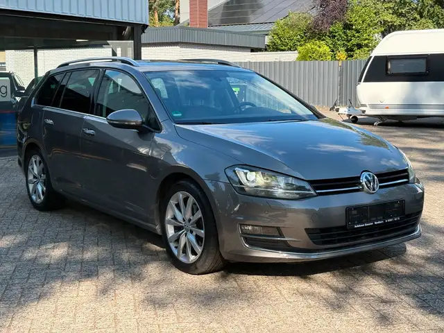 Volkswagen Golf view 4