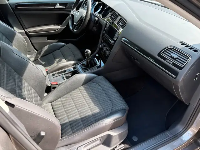 Volkswagen Golf view 10