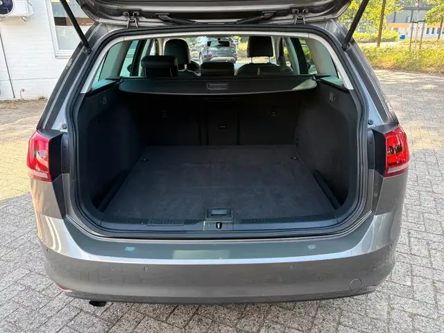 Volkswagen Golf view 13
