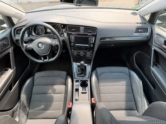 Volkswagen Golf view 8