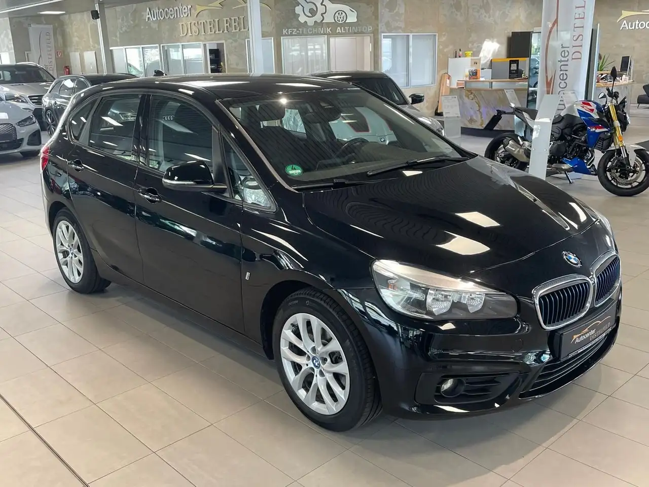BMW 225 xe Advantage — photo 1 of 15