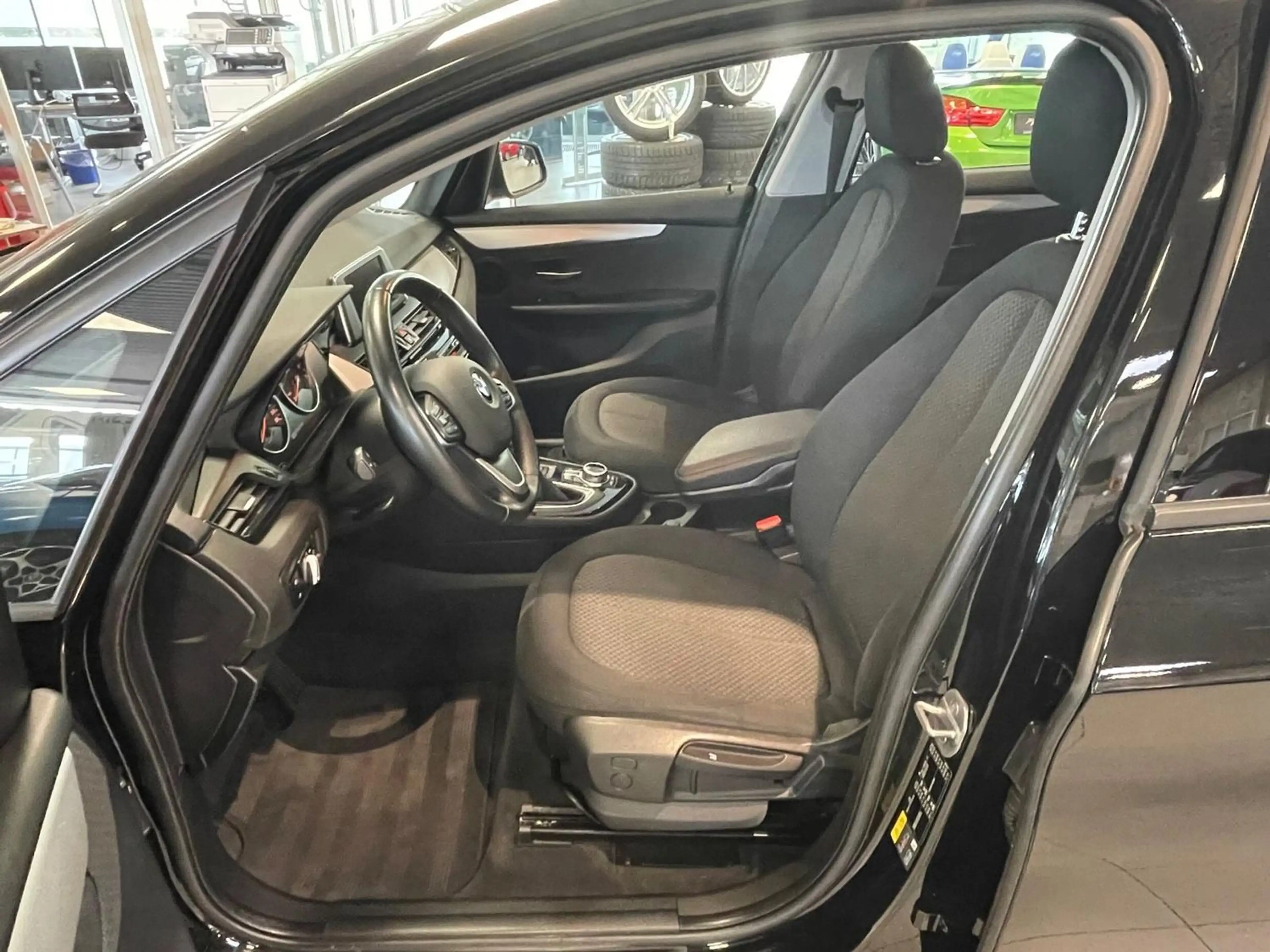 BMW 225 xe Advantage — photo 9