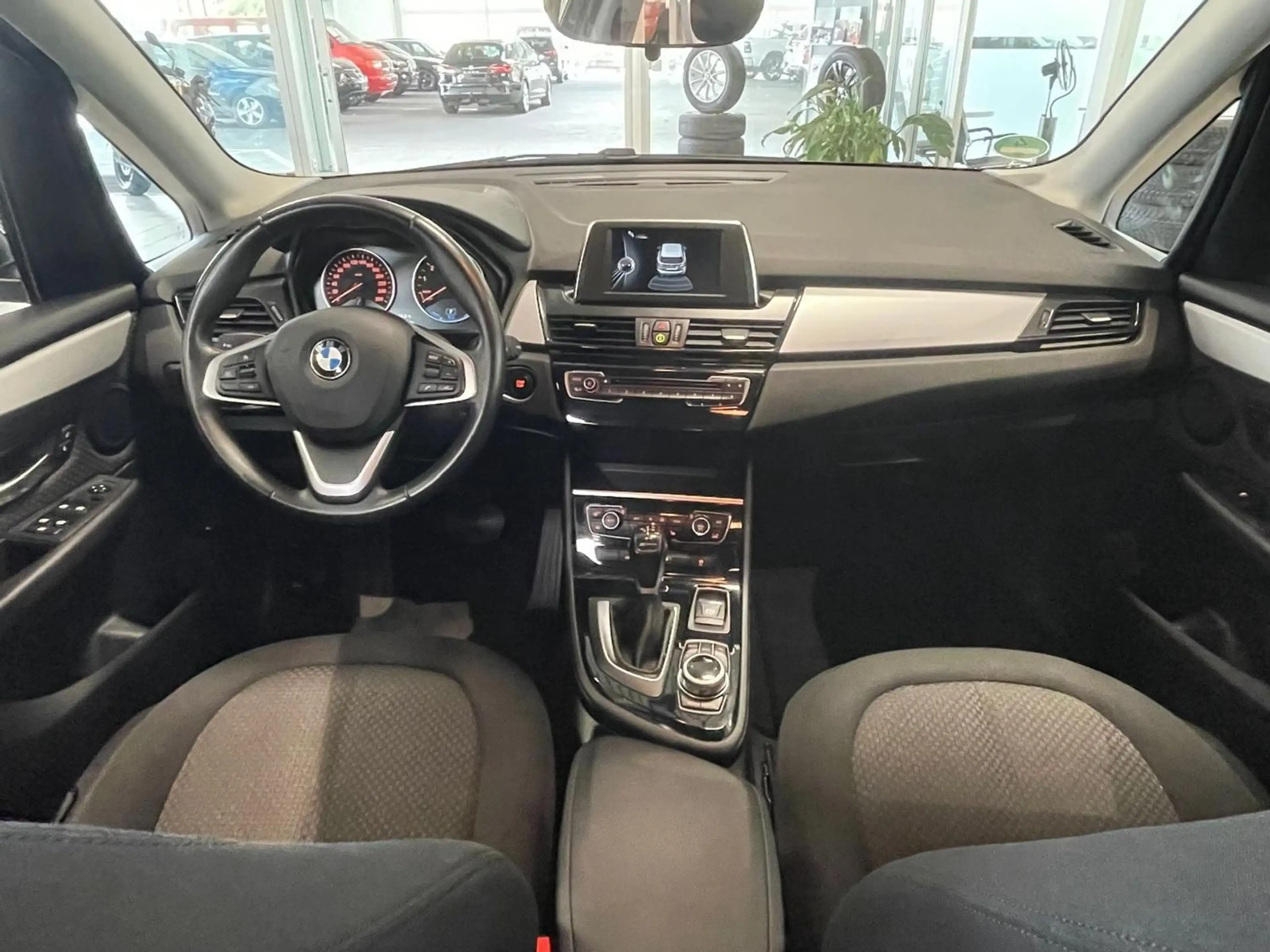 BMW 225 xe Advantage — photo 10
