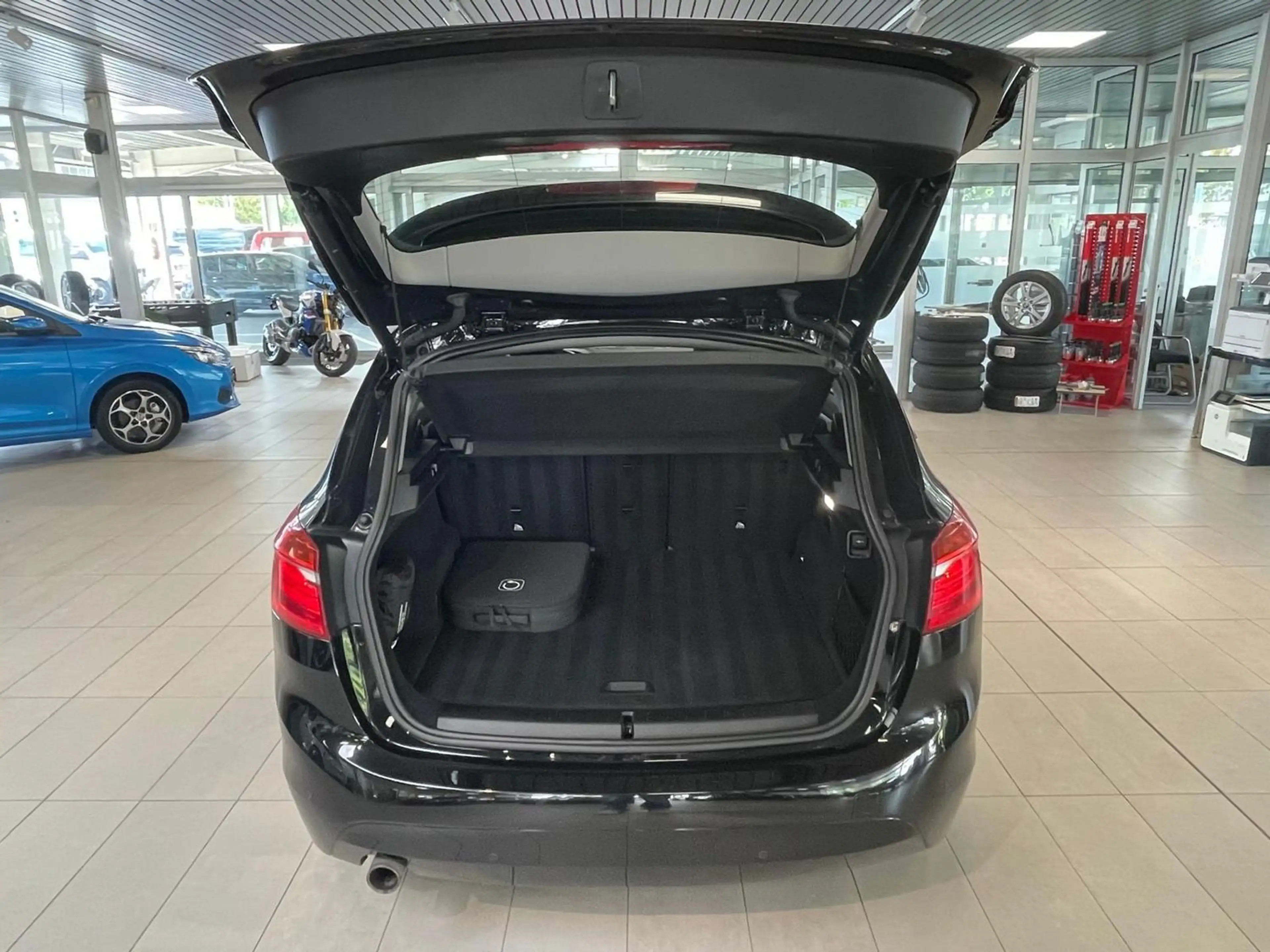 BMW 225 xe Advantage — photo 14