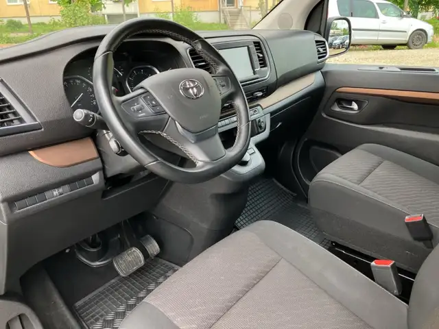 Toyota Proace view 10