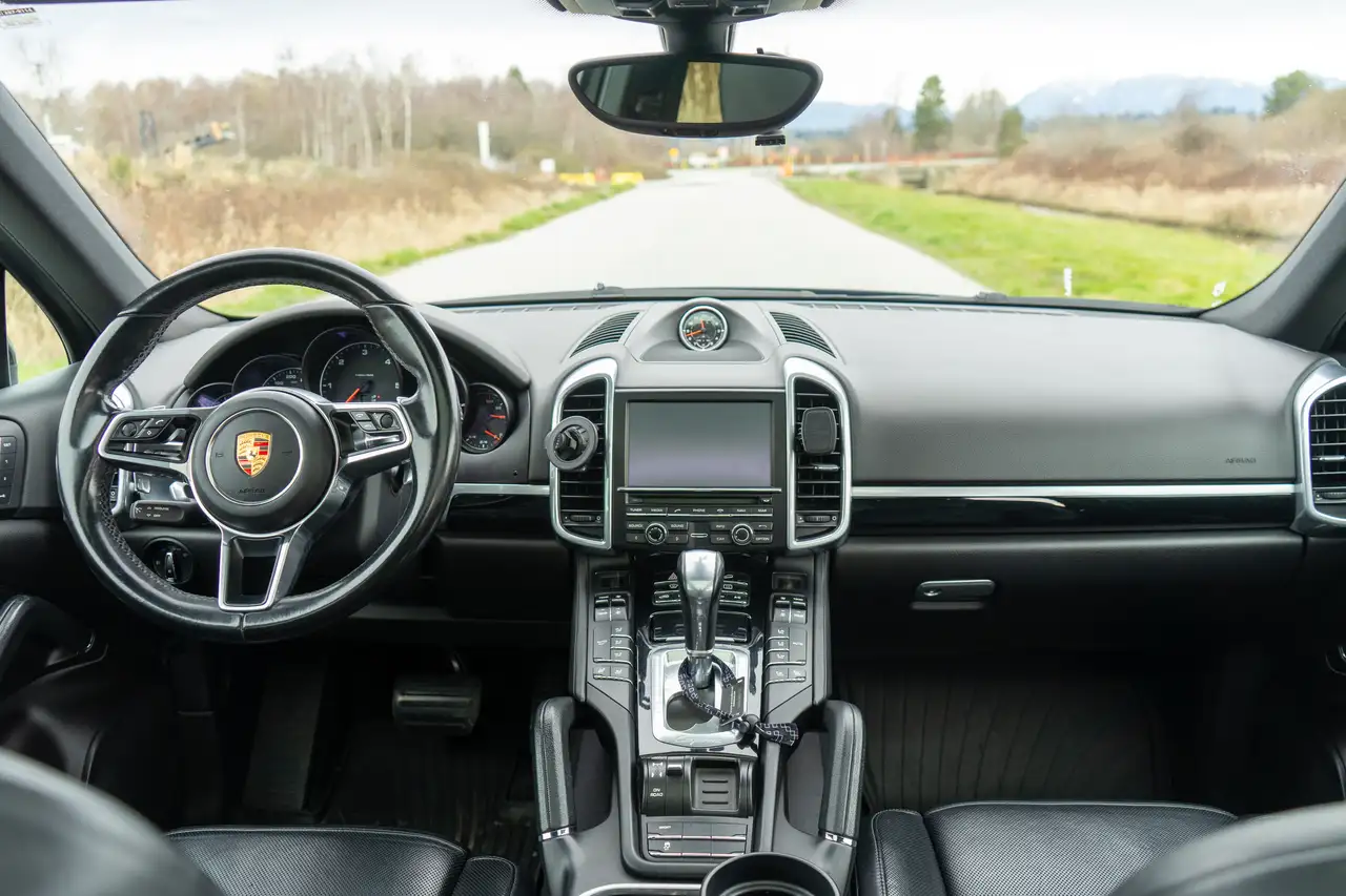 Porsche Cayenne снимка Porsche Cayenne