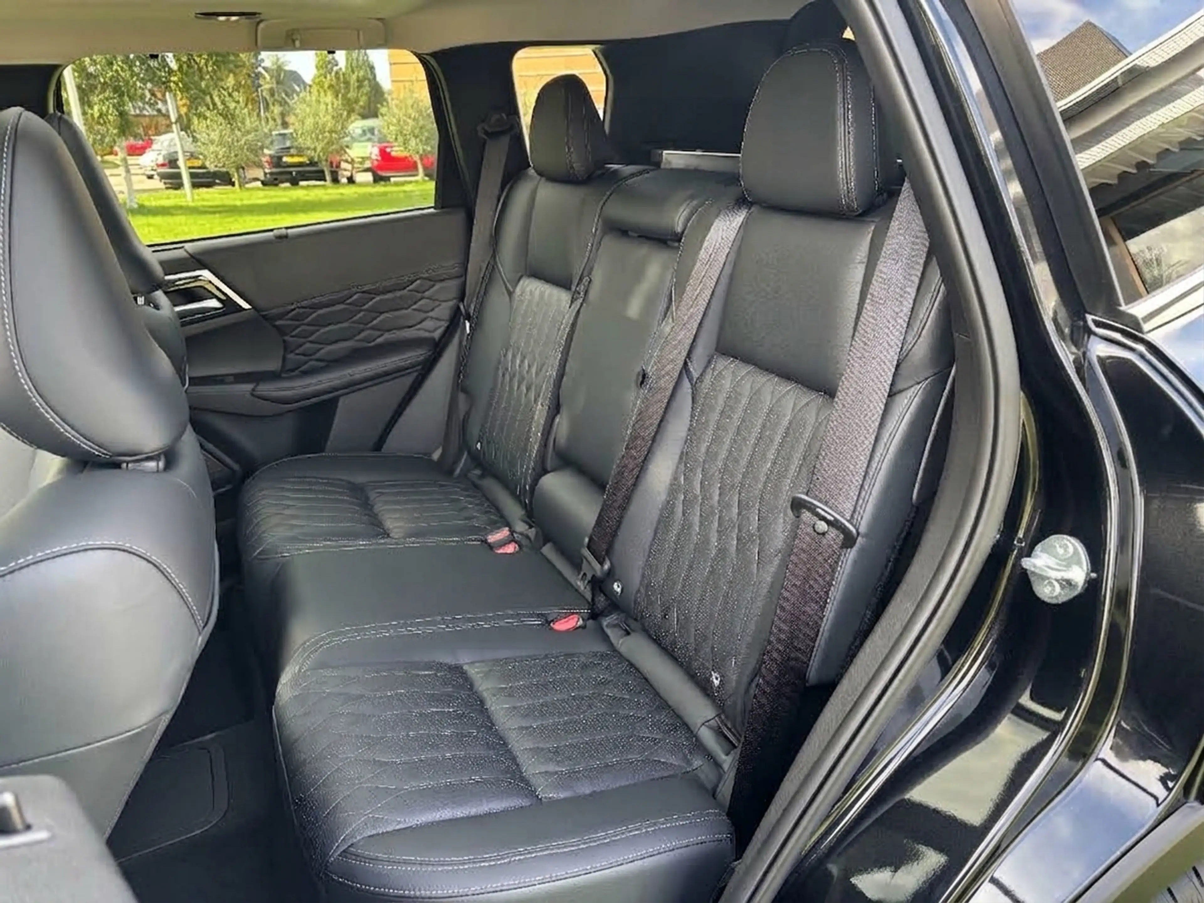 Mitsubishi Outlander 2.4 PHEV Instyle — photo 6