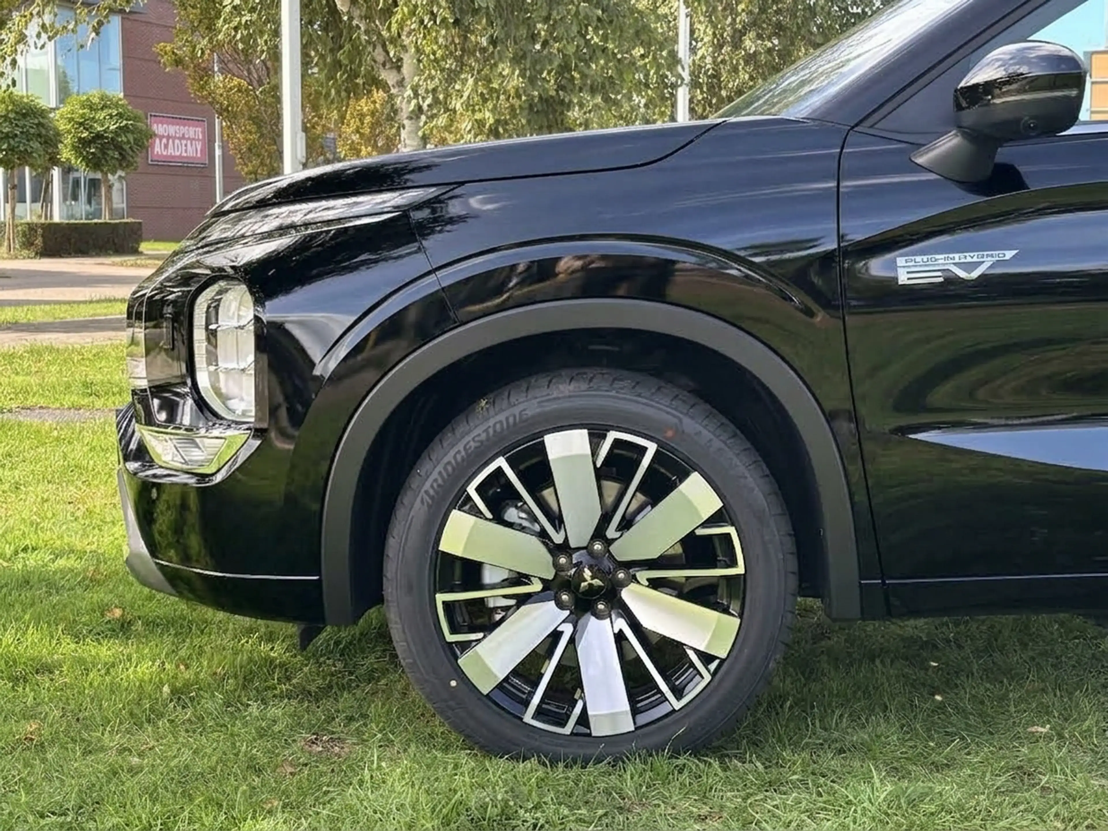 Mitsubishi Outlander 2.4 PHEV Instyle — photo 10