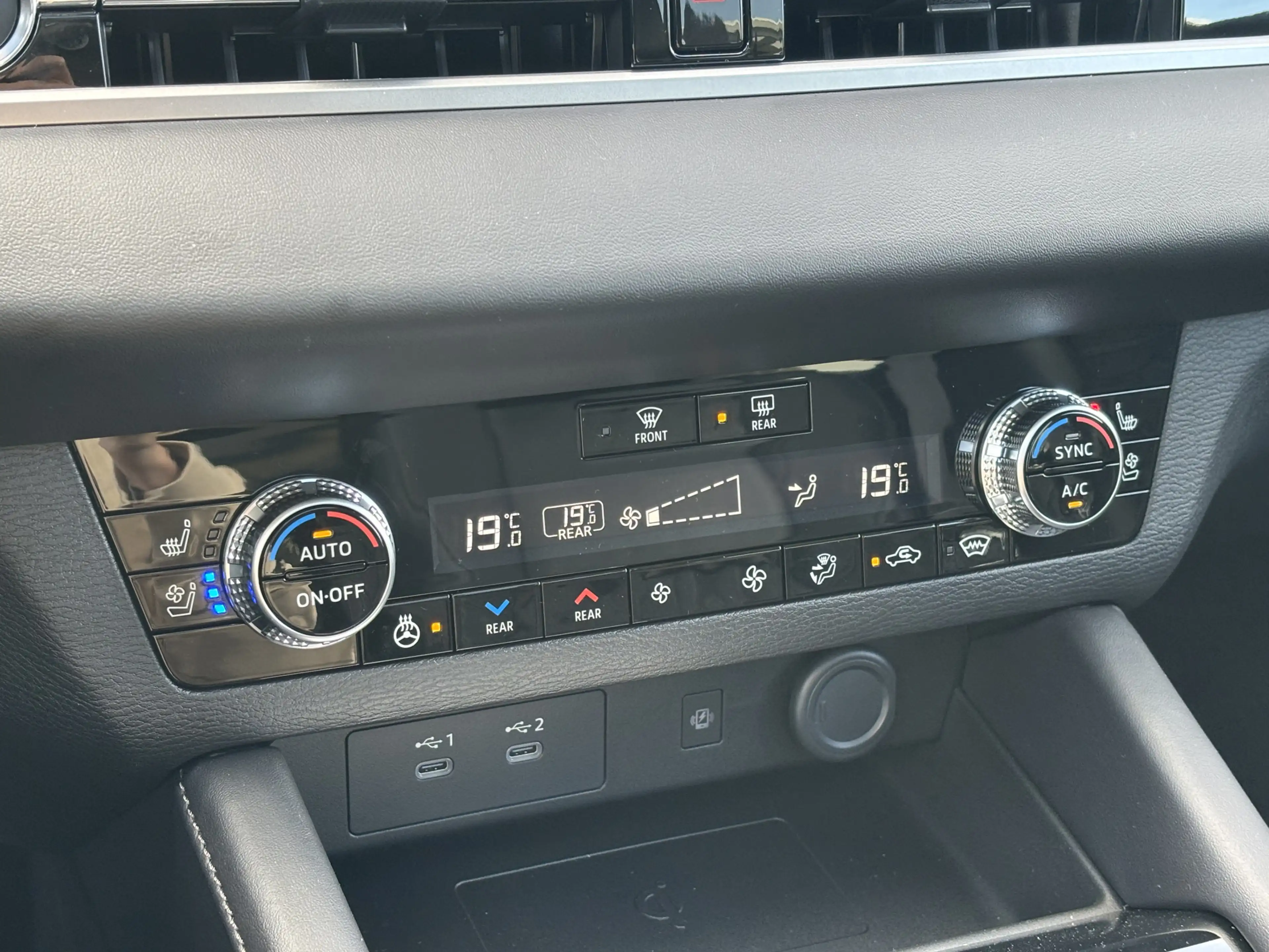 Mitsubishi Outlander 2.4 PHEV Instyle — photo 22