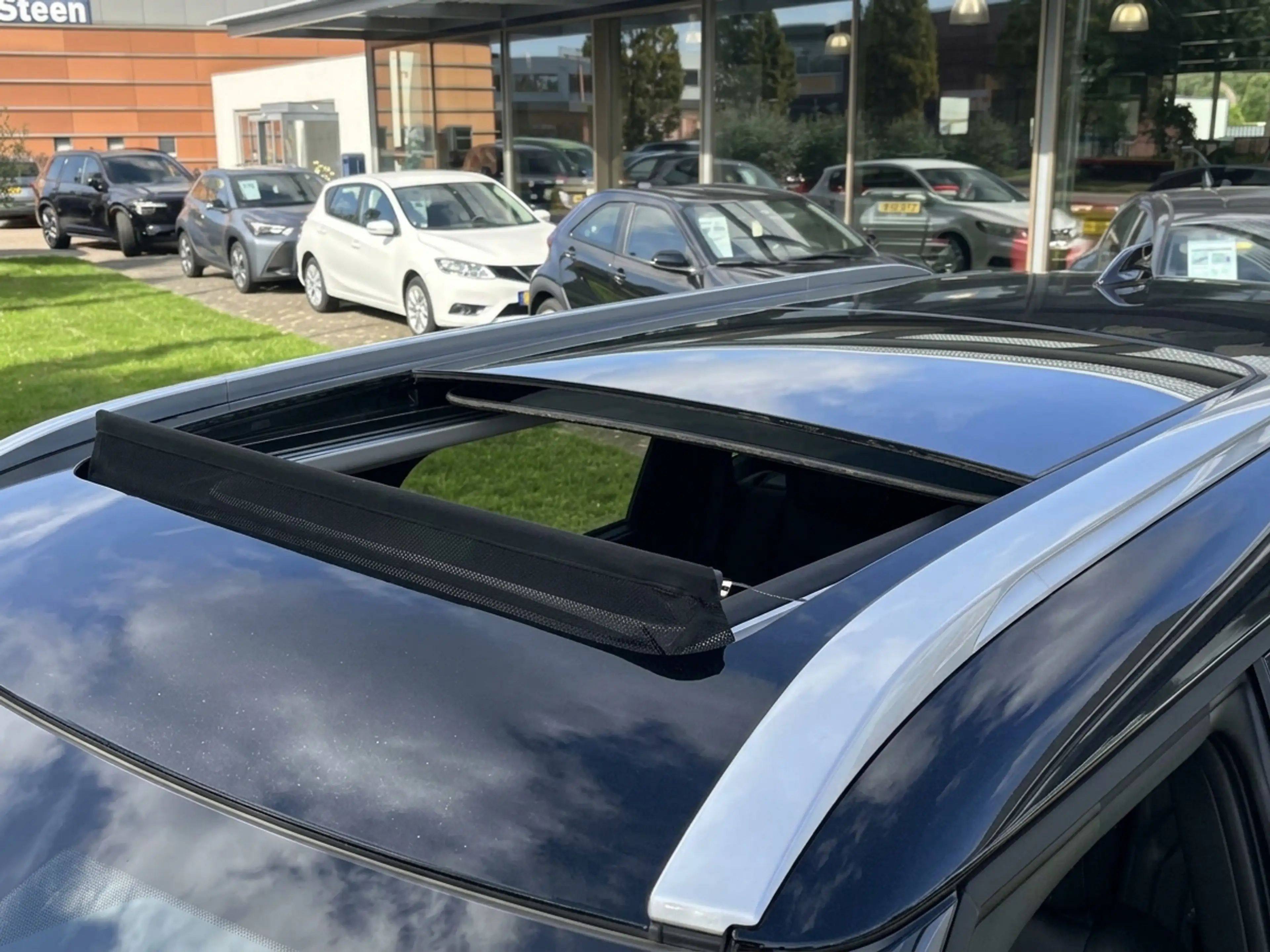 Mitsubishi Outlander 2.4 PHEV Instyle — photo 11