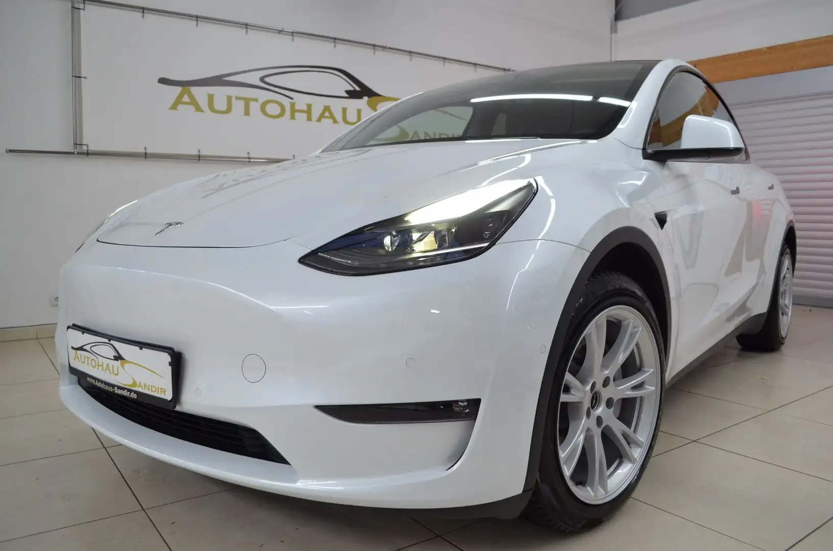 Tesla Model Y Long Range Dual Motor AWD ~ LEDER Weiß - 1