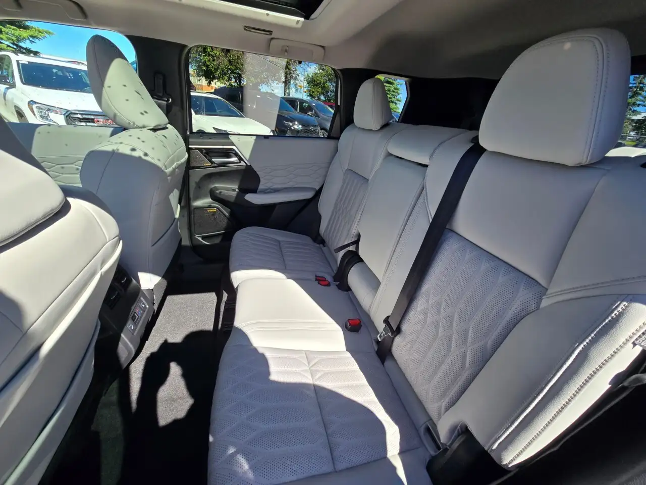 Mitsubishi Outlander снимка Mitsubishi Outlander