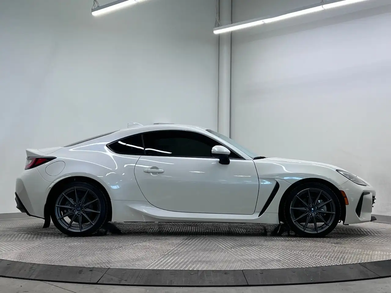 Subaru BRZ снимка Subaru BRZ