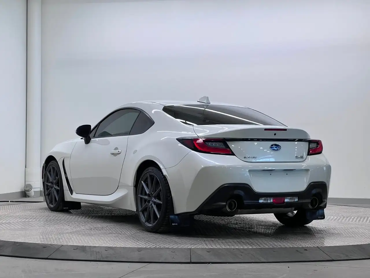 Subaru BRZ снимка Subaru BRZ