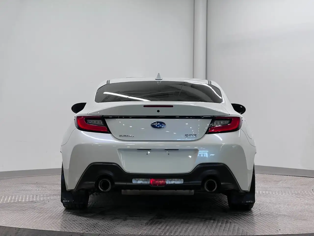 Subaru BRZ снимка Subaru BRZ