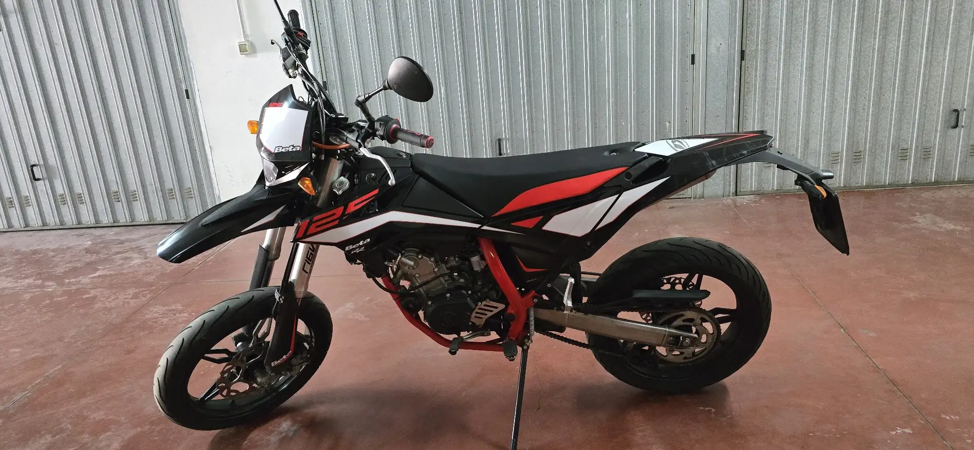 Beta RR 125 motard 4t lc Kırmızı - 1