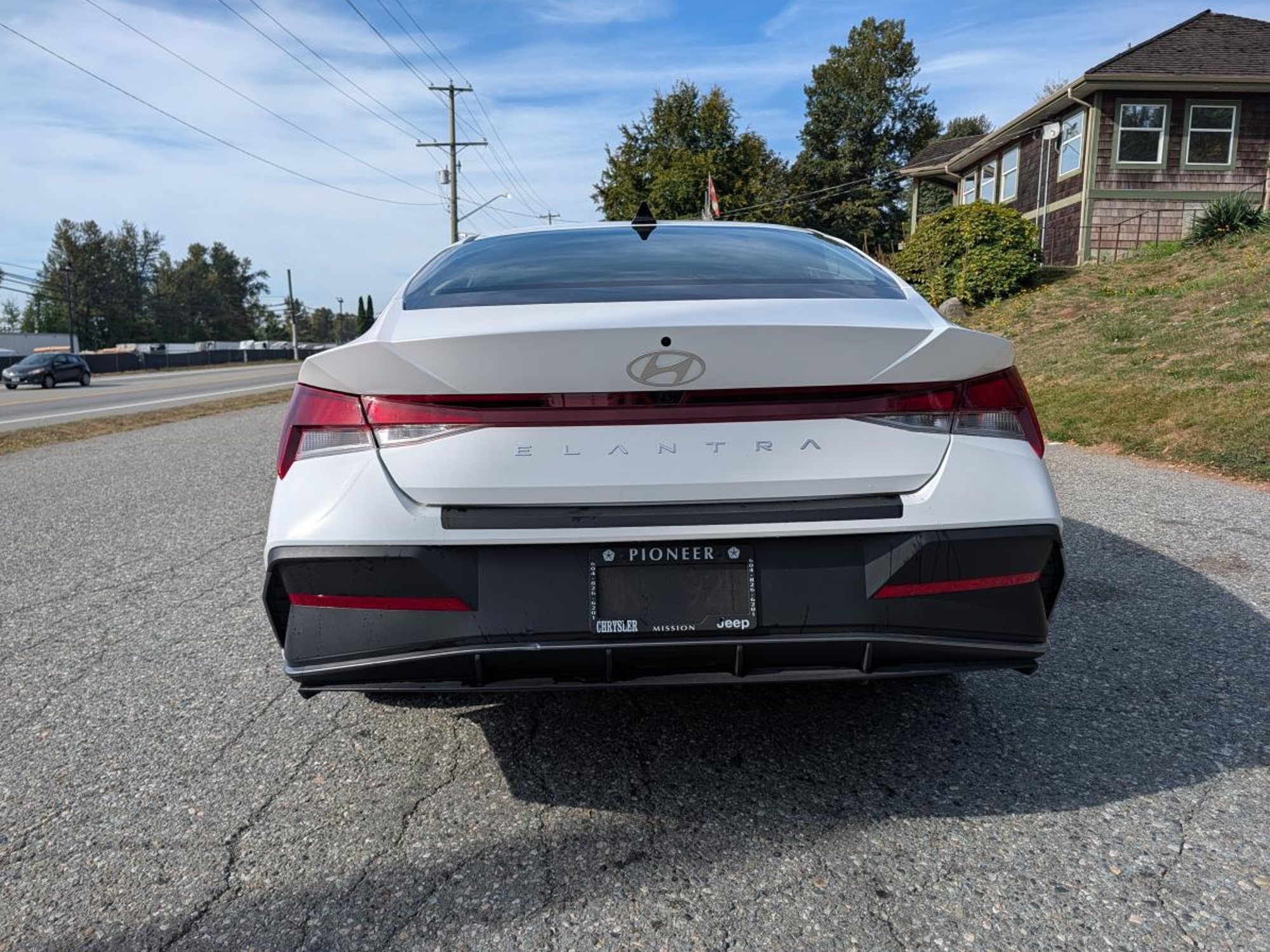 2026 Hyundai Elantra Preferred w/Tech Pkg  - Sunroof [
  "Sunroof", — снимка 1