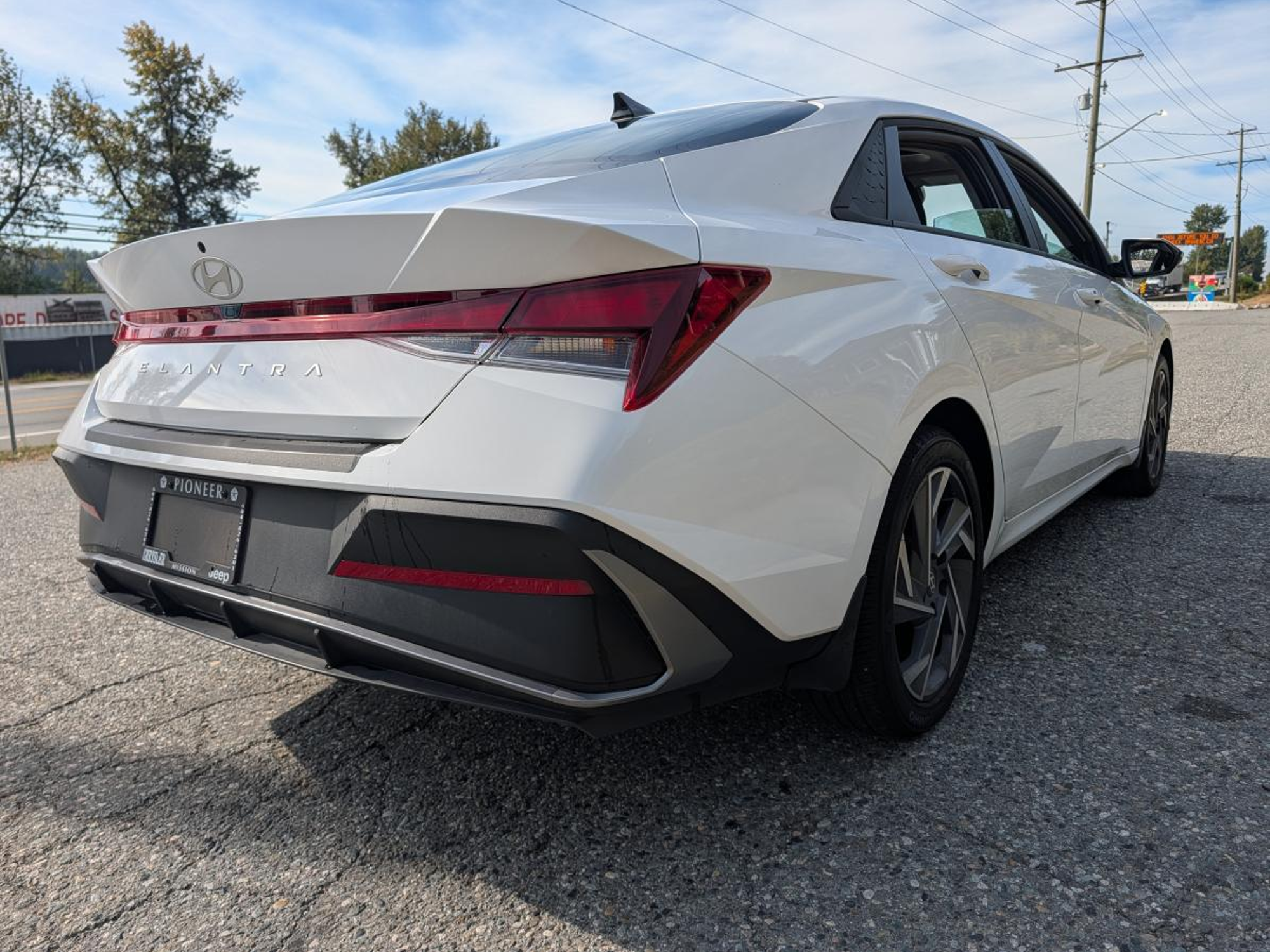 2026 Hyundai Elantra Preferred w/Tech Pkg  - Sunroof [
  "Sunroof", — снимка 1