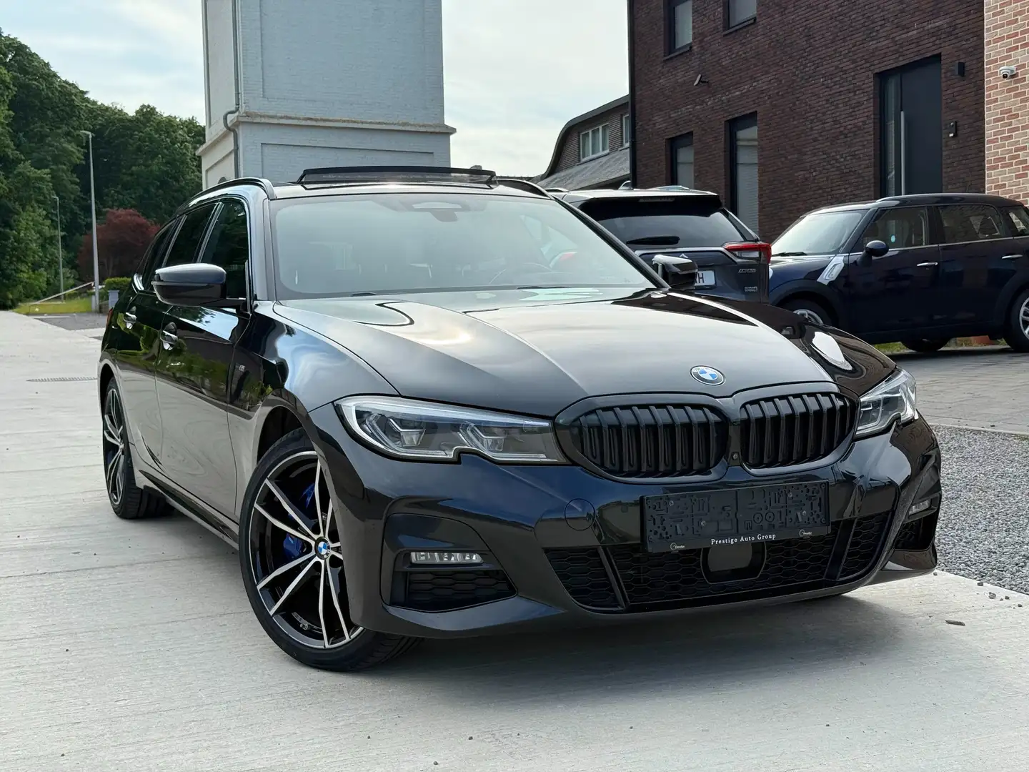 BMW 330 e M-Pack *FULL Option*LASER*Pano*360*Headsup*ACC* Noir - 1