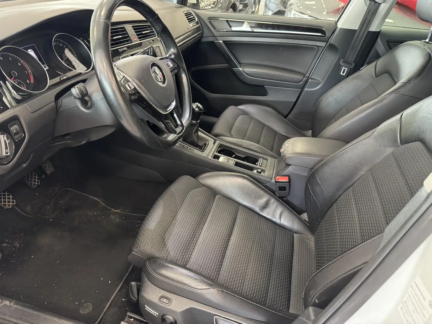 Volkswagen Golf Variant 1.2 TSI HIGHLINE VARIANT | 12 MDN GARANTIE | NAVI Wit - 2