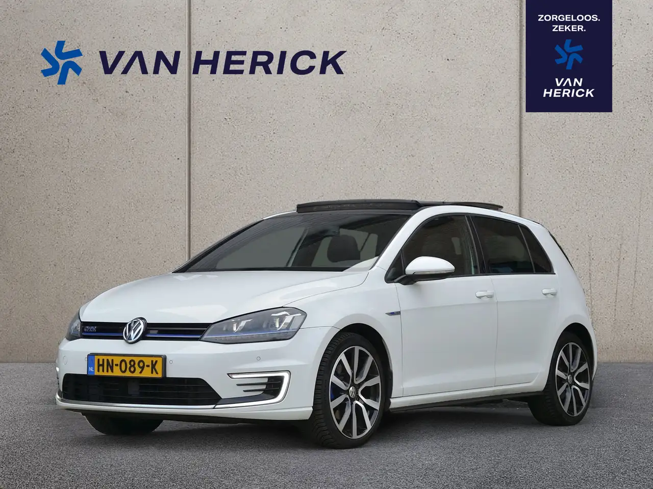 Volkswagen Golf GTE 1.4 TSI | Panoramadak | Achteruitrijcamera | Adapt — photo 1 of 23