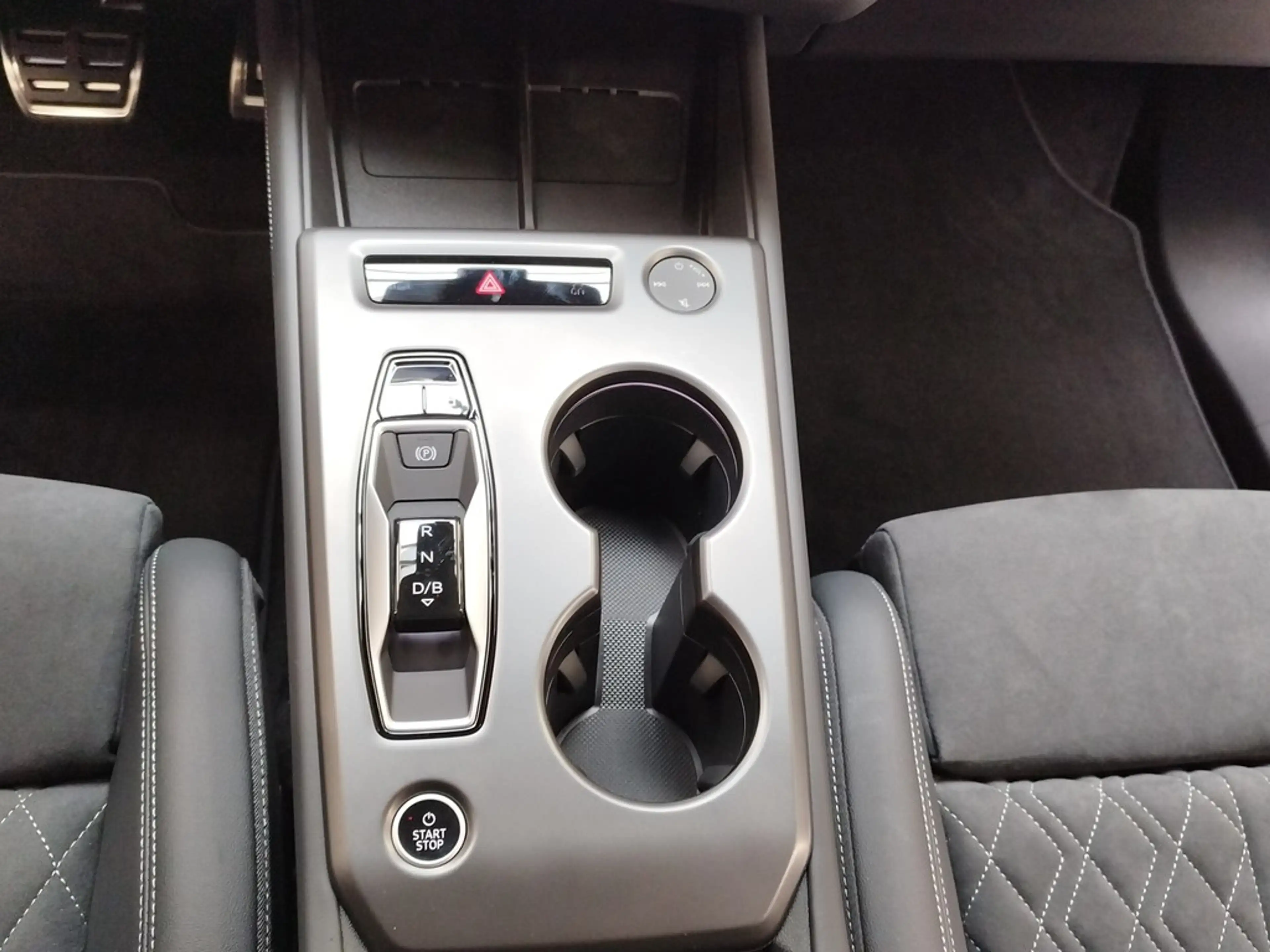 Audi e-tron 220kW qu. S line Pano ACC AHK — photo 14