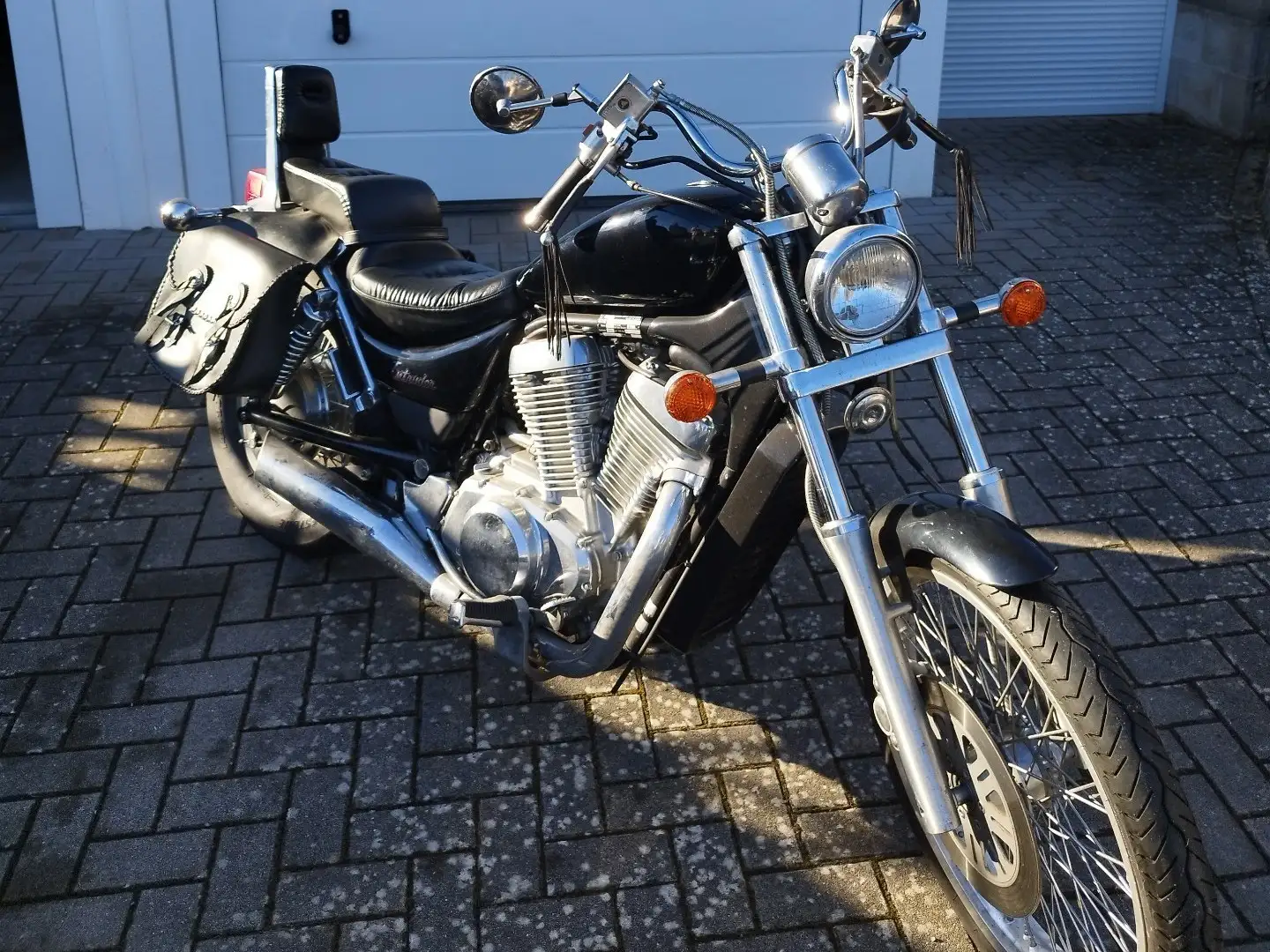 Suzuki VS 600 Negru - 1