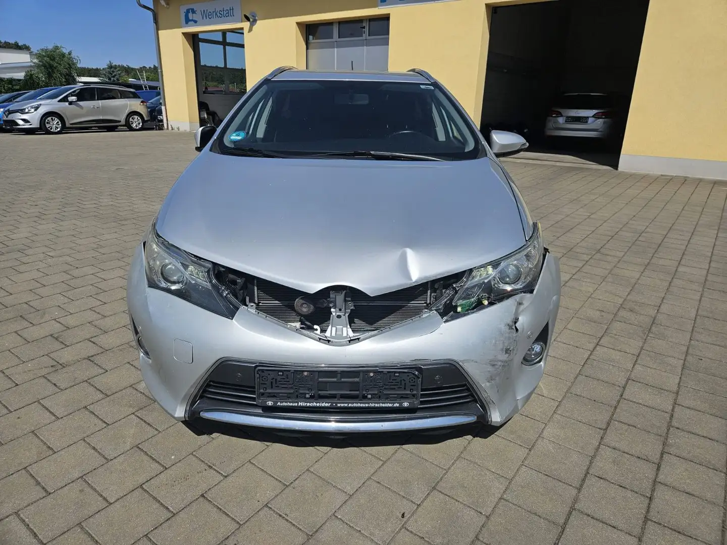 Toyota Auris Touring Hybrid 1,8-l-VVT Argent - 2