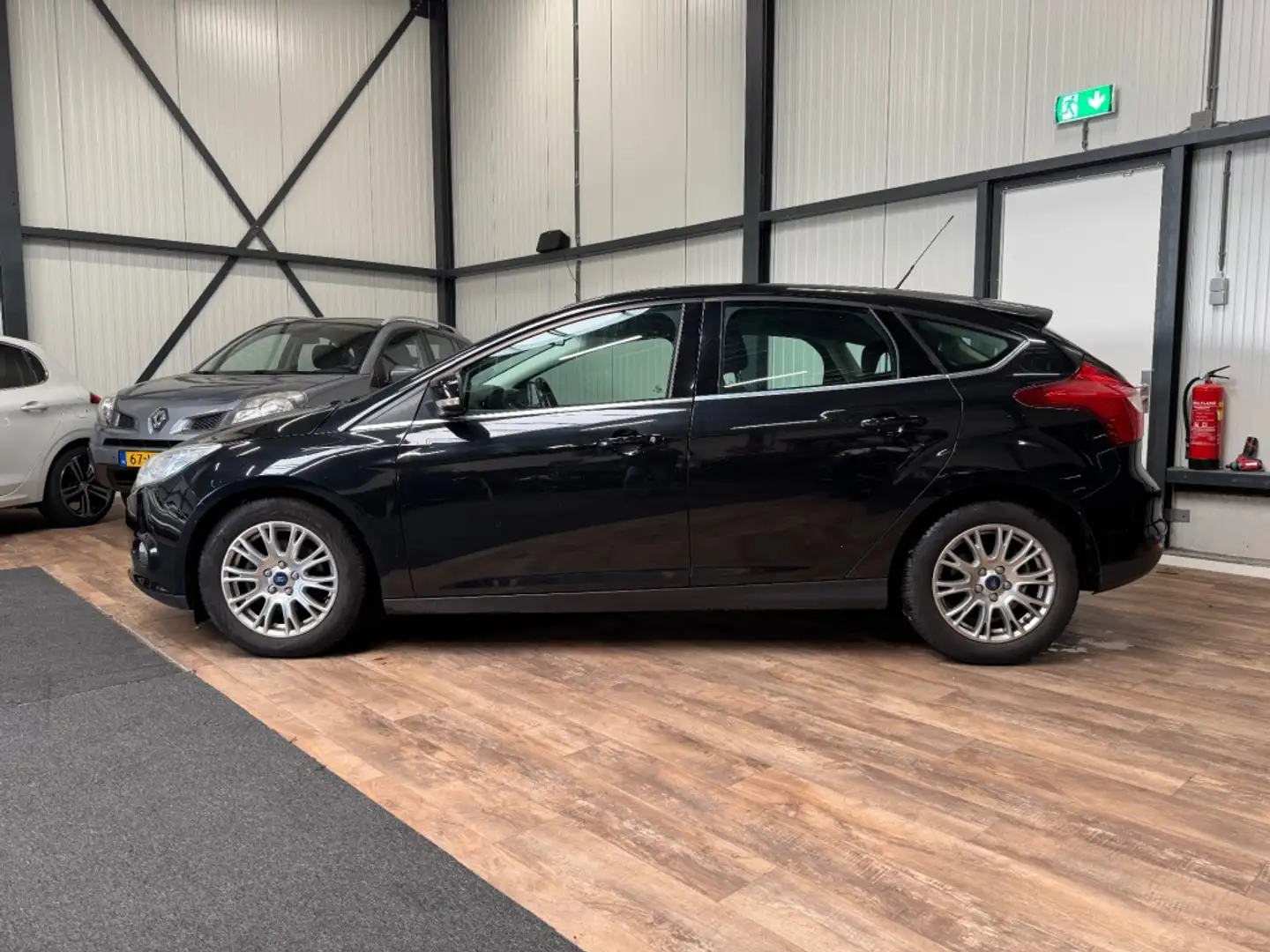 Ford Focus 1.6 TI-VCT Titanium / AUTOMAAT / CLIMA / CRUISE / Zwart - 2