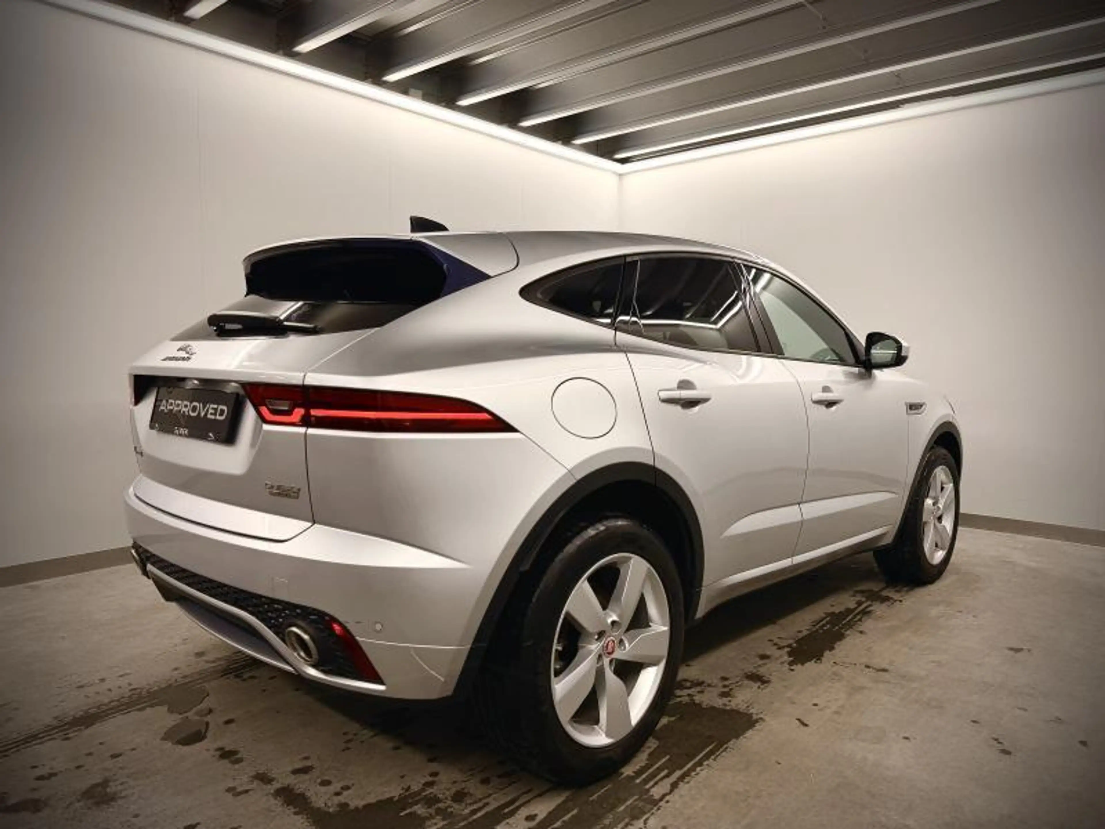 Jaguar E-Pace R-Dynamic SE D150 — photo 4